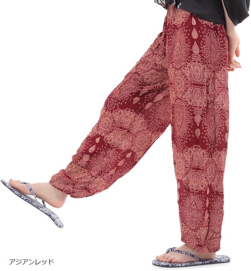 バリエーションコード : 2bfoh6yrcx商品コード2b81nd4u4j商品名OKI オキ アジアンパンツ サルエルパンツ アラジンパンツ メンズ レディース ユニセックス エスニック ロングパンツブランド沖縄技研カラーアジアンレッド・メイン素材: レーヨン・綿・OKI（オキ）からアジアンパンツが登場。通常のアラジンパンツ・サルエルパンツよりもロングパンツ寄りのシルエットです。・メンズ・レディース両用のユニセックス仕様です。・カラーにより多少の透け感がございます。気になる場合はタイツ等インナーを着用下さいませ。・＊素材の特性上、必ず色落ちします。洗濯時は手洗い頂き、洗濯機の場合は色移りに十分ご注意下さい。※ 他ネットショップでも併売しているため、ご注文後に在庫切れとなる場合があります。予めご了承ください。※ 品薄または希少等の理由により、参考価格よりも高い価格で販売されている場合があります。ご注文の際には必ず販売価格をご確認ください。※ 沖縄県、離島または一部地域の場合、別途送料の負担をお願いする場合があります。予めご了承ください。※ お使いのモニタにより写真の色が実際の商品の色と異なる場合や、イメージに差異が生じることがあります。予めご了承ください。※ 商品の詳細（カラー・数量・サイズ 等）については、ページ内の商品説明をご確認のうえ、ご注文ください。※ モバイル版・スマホ版ページでは、お使いの端末によっては一部の情報が表示されないことがあります。すべての記載情報をご確認するには、PC版ページをご覧ください。OKI（オキ）からアジアンパンツが登場。通常のアラジンパンツ・サルエルパンツよりもロングパンツ寄りのシルエットです。メンズ・レディース両用のユニセックス仕様です。カラーにより多少の透け感がございます。気になる場合はタイツ等インナーを着用下さいませ。落ち着いた2色使いパンツから、カラフルなビビッドパンツまでたくさんのバリエーションを揃えています。タイの民族柄、幾何学模様、動物（孔雀、象、鳥、、、）など、お好きな1枚をお選びください。ゆったりリラックスなイージーパンツ。インナー着用で季節問わず着られます。夏は普段履きやお散歩、ちょっとしたお出掛けにも。シンプルなトップスとも、柄物・エスニックシャツとも相性＊ゆったり寸法だから、パジャマにもぴったり。腰元はヒモ+ゴムで調整可能です。同ブランドの無地Tシャツ・ストーンウォッシュシャツとの組み合わせがオススメです。