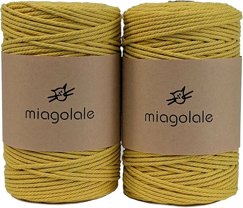 バリエーションコード : 2bk5oitygx商品コード2bkhsfw0f3商品名マクラメ ロープ コットン コード DIYブランドmiagolaleカラーイエローサイズ等太さ3mm　200m巻き　2個セットマクラメクラフト用のロープ2個セットです。風合いがよく柔らかな手触りのコットンを使用しています。太さは扱いやすいといわれる直径3ミリ。長さは1巻が200メートル。タペストリー、バッグ、アクセサリー、ガーランド、プラントハンガーなどいろいろなクラフトにお使いいただけますソフトにほぐれる仕様ですので、フリンジ作りも簡単。手で編むこともできますし、編み針や編み棒使用で個性的な作品作りも楽しめます。そのままの糸を組み合わせてプレゼントのラッピングに使ったり、テーブルコーディネートのアイテムとしても万能。アウトドア、ガーデニング、クッキングなど紐を使用するさまざまな場面で、このマクラメロープを使えば断然オシャレ感がアップ。どうぞお試しください。＊ PCモニターなどの環境等の違いにより若干見え方が異なる場合がございます。※ 他ネットショップでも併売しているため、ご注文後に在庫切れとなる場合があります。予めご了承ください。※ 品薄または希少等の理由により、参考価格よりも高い価格で販売されている場合があります。ご注文の際には必ず販売価格をご確認ください。※ 沖縄県、離島または一部地域の場合、別途送料の負担をお願いする場合があります。予めご了承ください。※ お使いのモニタにより写真の色が実際の商品の色と異なる場合や、イメージに差異が生じることがあります。予めご了承ください。※ 商品の詳細（カラー・数量・サイズ 等）については、ページ内の商品説明をご確認のうえ、ご注文ください。※ モバイル版・スマホ版ページでは、お使いの端末によっては一部の情報が表示されないことがあります。すべての記載情報をご確認するには、PC版ページをご覧ください。