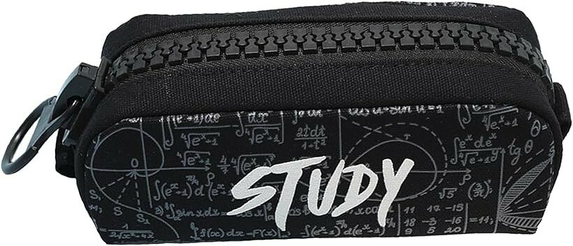 バリエーションコード : 2b4fov5xp0商品コード2b4foc3itn商品名筆箱 ペンケース 大容量 小学生 中学生 高校生 大きい シンプル たくさん入る 学生 男の子 女の子 ブラックブランドTOMMYFIELDカラーブラック・「シンプルでお洒落なペンケース」学生に大人気。小学生、中学生、高校生、大学生、社会人におすすめのしんぷるで可愛いぺんけーす、軽量ペンポーチ、スリム文具ケース、かっこいい筆記具ケース、小型小物入れです・「置きやすい」ぺンケースは底が広くて、机の上に置きやすく、立つので便利です。開けたら口が大きくなりたくさん入るところも、このしんぷるふで箱の使いやすいところです。男の子や女の子、小学生のこどもも文房具の収納に使えます。・「頑丈・丈夫」傷つきにくく、汚れにくい素材でできているので、とても長持ちします。見た目も綺麗で耐衝撃に強いです。メンズ、レディース、男の子、女の子対応のカラーを揃えております。・「たくさん入る」口が大きく開くので取りやすいです。消しゴム、定規、のり、コンパス、USB、はさみ、鉛筆と一緒に収納できます。軽い、柔らかいので持ち運び、持ち歩きにも最適な可愛いペン入れ。・「商品詳細」サイズ 195x75x85mm カラー ブラック ブルー グレー 素材 帆布 キャンバス※ 他ネットショップでも併売しているため、ご注文後に在庫切れとなる場合があります。予めご了承ください。※ 品薄または希少等の理由により、参考価格よりも高い価格で販売されている場合があります。ご注文の際には必ず販売価格をご確認ください。※ 沖縄県、離島または一部地域の場合、別途送料の負担をお願いする場合があります。予めご了承ください。※ お使いのモニタにより写真の色が実際の商品の色と異なる場合や、イメージに差異が生じることがあります。予めご了承ください。※ 商品の詳細（カラー・数量・サイズ 等）については、ページ内の商品説明をご確認のうえ、ご注文ください。※ モバイル版・スマホ版ページでは、お使いの端末によっては一部の情報が表示されないことがあります。すべての記載情報をご確認するには、PC版ページをご覧ください。色:ブラック「シンプルでお洒落なペンケース」学生に大人気。小学生、中学生、高校生、大学生、社会人におすすめのしんぷるで可愛いぺんけーす、軽量ペンポーチ、スリム文具ケース、かっこいい筆記具ケース、小型小物入れです「置きやすい」ぺンケースは底が広くて、机の上に置きやすく、立つので便利です。開けたら口が大きくなりたくさん入るところも、このしんぷるふで箱の使いやすいところです。男の子や女の子、小学生のこどもも文房具の収納に使えます。「頑丈・丈夫」傷つきにくく、汚れにくい素材でできているので、とても長持ちします。見た目も綺麗で耐衝撃に強いです。メンズ、レディース、男の子、女の子対応のカラーを揃えております。「たくさん入る」口が大きく開くので取りやすいです。消しゴム、定規、のり、コンパス、USB、はさみ、鉛筆と一緒に収納できます。軽い、柔らかいので持ち運び、持ち歩きにも最適な可愛いペン入れ。「商品詳細」サイズ195x75x85mmカラーブラックブルーグレー素材帆布キャンバス