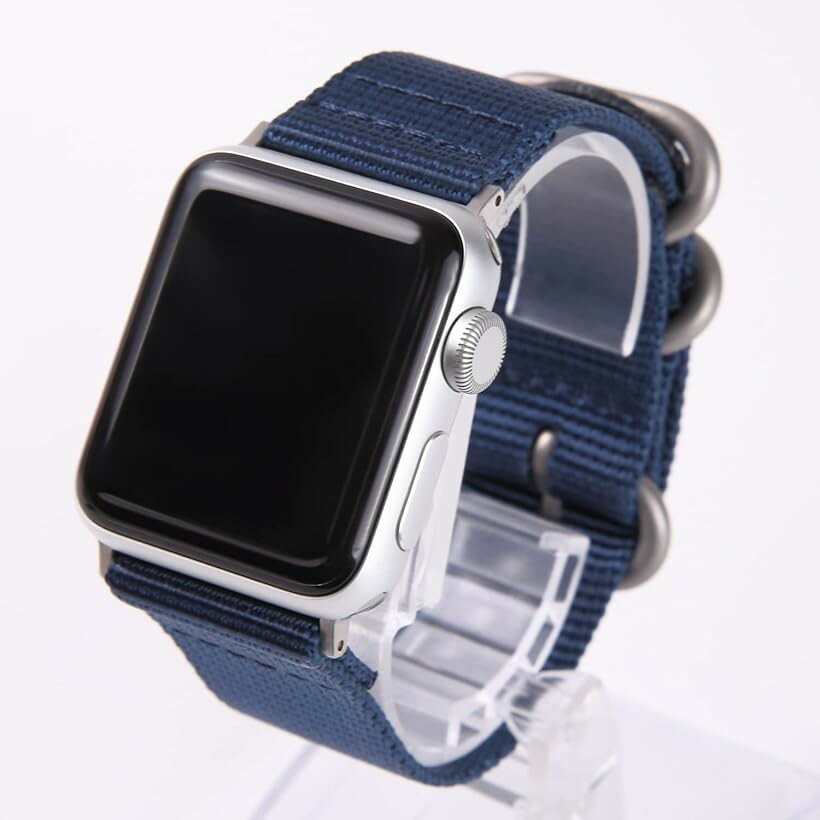 バリエーションコード : 2b40ct3j58商品コード2b40cif4yg商品名互換品 Apple Watch 対応ベルト 互換品 時計バンド アップルウォッチ交換ストラップブランドAirselfカラーネイビー(黒バックル)サイズ等38mm/40mm/41mm※ 他ネットショップでも併売しているため、ご注文後に在庫切れとなる場合があります。予めご了承ください。※ 品薄または希少等の理由により、参考価格よりも高い価格で販売されている場合があります。ご注文の際には必ず販売価格をご確認ください。※ 沖縄県、離島または一部地域の場合、別途送料の負担をお願いする場合があります。予めご了承ください。※ お使いのモニタにより写真の色が実際の商品の色と異なる場合や、イメージに差異が生じることがあります。予めご了承ください。※ 商品の詳細（カラー・数量・サイズ 等）については、ページ内の商品説明をご確認のうえ、ご注文ください。※ モバイル版・スマホ版ページでは、お使いの端末によっては一部の情報が表示されないことがあります。すべての記載情報をご確認するには、PC版ページをご覧ください。＊丈夫なナイロン織りバンドです。＊丈夫で、柔らかく、通気性があり、柔軟性、耐水性があります。＊「対応機種」：コンパチブルAppleWatchSE/7/6/5/4/3/2/1。