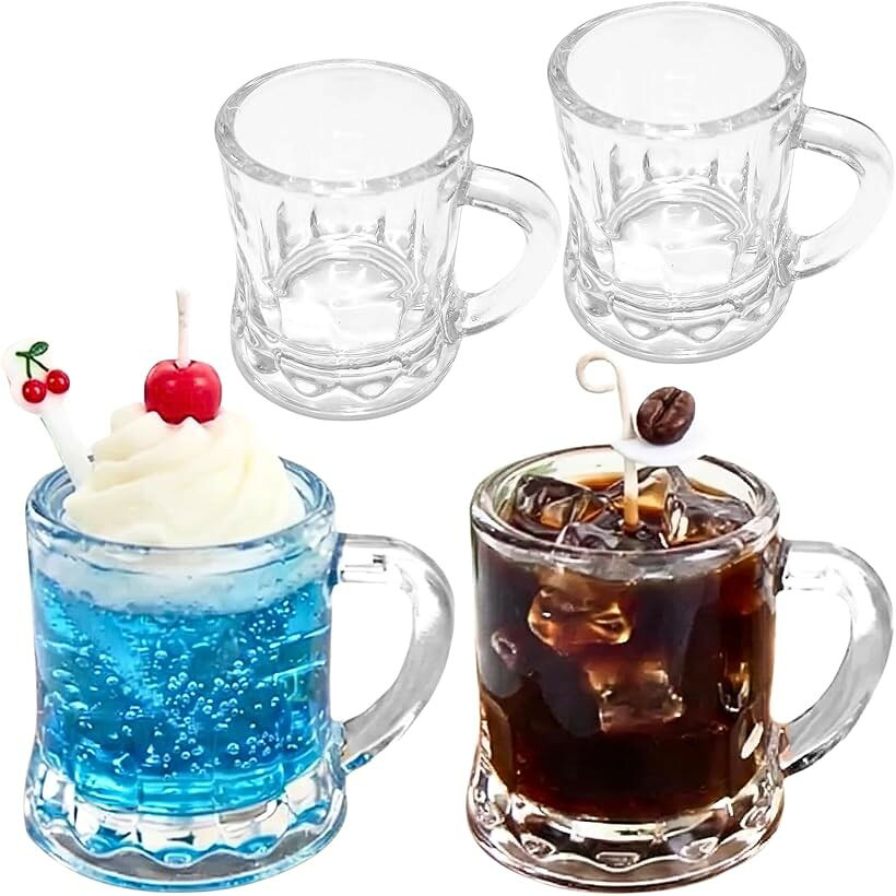 バリエーションコード : 2bkhiisdjw商品コード2bkhi8d1w8商品名キャンドル ガラス 容器 ミニ ジョッキ ミニチュア グラス ハンドメイド ジェル レジン SW2745 2個ケース入りブランド3worldカラークリア＜商品詳細＞ セット内容：ガラス製ミニジョッキx2個 ＊個別にブリスターケースにお入れしてお届けします。（＊ガラス容器の販売です。商品画像にある完成品のキャンドル、ホイップ、チェリーなどの小物は付属しません）＜リアルで可愛いミニチュアジョッキ＞ 本物そっくりのディテールにこだわった、手のひらサイズのガラス製ミニジョッキ2個セットです。＜ドリンクキャンドル作りに最適＞ 透明感のあるガラス容器なので、色付けしたジェルキャンドルやレジンを注ぐだけで、昭和レトロなクリームソーダや冷えたビール、アイスコーヒーなど、フェイクドリンク作りに大活躍します。＜そのまま作品になる手軽さ＞ 抜き型（シリコンモールド等）とは異なり、直接注いでそのまま作品として完成するため、型外しの失敗がありません。初心者の方でも美しい仕上がりが楽しめます。＜仕様＞ 材質：ガラス （＊手作業での製造・採寸のため、多少のサイズ誤差や微細な気泡が入る場合がございます）※ 他ネットショップでも併売しているため、ご注文後に在庫切れとなる場合があります。予めご了承ください。※ 品薄または希少等の理由により、参考価格よりも高い価格で販売されている場合があります。ご注文の際には必ず販売価格をご確認ください。※ 沖縄県、離島または一部地域の場合、別途送料の負担をお願いする場合があります。予めご了承ください。※ お使いのモニタにより写真の色が実際の商品の色と異なる場合や、イメージに差異が生じることがあります。予めご了承ください。※ 商品の詳細（カラー・数量・サイズ 等）については、ページ内の商品説明をご確認のうえ、ご注文ください。※ モバイル版・スマホ版ページでは、お使いの端末によっては一部の情報が表示されないことがあります。すべての記載情報をご確認するには、PC版ページをご覧ください。3world ガラス キャンドル 容器 ミニ ジョッキ ミニチュア グラス クリームソーダ ビール ハンドメイド ジェルキャンドル レジンレトロで可愛い。自分だけの「ミニチュアドリンク」を作ろう 見ているだけでワクワクするような、手のひらサイズのガラス製ミニジョッキ（2個セット）です。クリアなジェルキャンドルやレジンに色を付けて注ぐだけで、喫茶店で出てくるような「クリームソーダ」や、キンキンに冷えた「ビール」、涼しげな「アイスコーヒー」など、本物そっくりのミニチュアドリンクが完成します。上にホイップクリームに見立てたロウを絞ったり、パーツを乗せれば、さらにクオリティがアップ。 そのまま飾るインテリアとしてはもちろん、ドールハウスの小道具や、ハンドメイド作品としての販売にもぴったりです。週末のハンドメイド時間や、新しい作品作りのラインナップにぜひ加えてみませんか？
