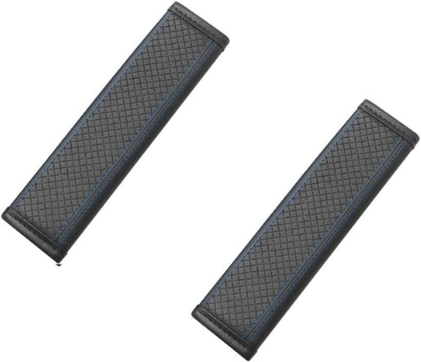 バリエーションコード : 2bugy6dgf6商品コード2bugy2ts4r商品名シートベルトカバー シートベルトパット 車用品 バックルカバー クッション 肩と首を保護 2個セットブランドazumafyカラーブルー「ドレスアップに最適」幅広い車種に対応するーシートベルトカバー2本セットになります。。シンプルで洗練されたデザインで車内のドレスアップにも最適。取り付けもシートベルトに巻き付けるだけで簡単に装着でき、面ファスナー設計でしっかりと固定されるため、運転中にずれたり外れたりする心配がありません。取り外しも簡単です。汚れても手軽に洗えるため、常に清潔にお使いいただけます。「装着時の負担軽減」長時間運転する方やお子様にも最適なシートベルトカバーです。運転疲労の軽減、シートベルトの圧迫感の緩和、緊急ブレーキ時の衝撃吸収という有効性に加え、肌に優しいタッチで、シートベルトが首をこすることによる痛みを効果的に軽減します。「高品質なPUレザー」しなやかで摩耗に強いPUレザーと緩衝素材を組み合わせた材質で、柔らかく快適な使い心地を実現しました。機能面だけでなく、洗練されたデザインで車内をアップグレードし、快適なドライブをサポートします。「商品詳細」サイズ：23.4x6cm　重量: 約35g(1つ分)　素材：PUレザー　パッケージ内容：シートベルトカバー2本セット　カラーバリエーション：ブラック、レッド、ブルー※ 他ネットショップでも併売しているため、ご注文後に在庫切れとなる場合があります。予めご了承ください。※ 品薄または希少等の理由により、参考価格よりも高い価格で販売されている場合があります。ご注文の際には必ず販売価格をご確認ください。※ 沖縄県、離島または一部地域の場合、別途送料の負担をお願いする場合があります。予めご了承ください。※ お使いのモニタにより写真の色が実際の商品の色と異なる場合や、イメージに差異が生じることがあります。予めご了承ください。※ 商品の詳細（カラー・数量・サイズ 等）については、ページ内の商品説明をご確認のうえ、ご注文ください。※ モバイル版・スマホ版ページでは、お使いの端末によっては一部の情報が表示されないことがあります。すべての記載情報をご確認するには、PC版ページをご覧ください。