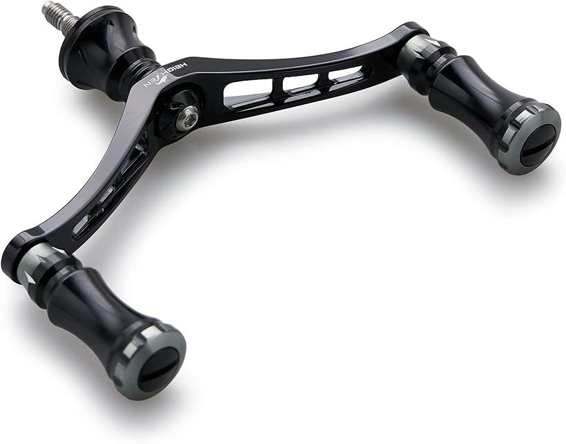 バリエーションコード : 2b2sxvr3c2商品コード2b2sx1yu5x商品名92mm リール ハンドル 15mm ノブ 搭載 シマノ ダイワ 通用 スピニングリール用 Chess Series ブラック ハンドル/ブラック＆ガンメタル ノブ 579ブランドHEIGHTENカラーブラック(ハンドル)/ブラック＆ガンメタル(・「特徴」92mmアルミ合金ハンドル、15mm直径軽量ノブ搭載、 全体的に軽量。・「サイズ」ハンドル軸心距離92mm、ノブ直径15mm 「総重」40g「素材」70シリーズ航空アルミ合金。・「リールハンドル付属」SHIMANO ソケット 1個、DAIWA ソケット 1個。・「適応機種」SHIMANO、DAIWAのねじ込み式スピニングリールハンドルの交換に適用。詳細は画像をご確認下さい。※ 他ネットショップでも併売しているため、ご注文後に在庫切れとなる場合があります。予めご了承ください。※ 品薄または希少等の理由により、参考価格よりも高い価格で販売されている場合があります。ご注文の際には必ず販売価格をご確認ください。※ 沖縄県、離島または一部地域の場合、別途送料の負担をお願いする場合があります。予めご了承ください。※ お使いのモニタにより写真の色が実際の商品の色と異なる場合や、イメージに差異が生じることがあります。予めご了承ください。※ 商品の詳細（カラー・数量・サイズ 等）については、ページ内の商品説明をご確認のうえ、ご注文ください。※ モバイル版・スマホ版ページでは、お使いの端末によっては一部の情報が表示されないことがあります。すべての記載情報をご確認するには、PC版ページをご覧ください。
