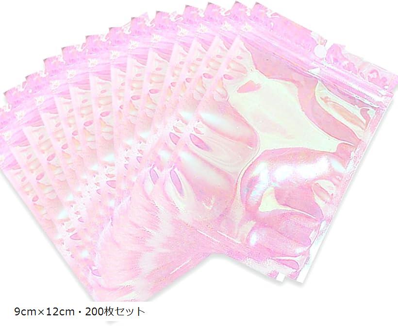 バリエーションコード : 2bjyyypxqk商品コード2bjyy63d2h商品名オーロラチャック袋 アルミ袋 チャック付き袋 ジッパー付き袋 9cmx12cm・200枚セットブランドRimikuruサイズ等9cmx12cm・200枚セットオーロラ チャック袋 レインボーピンク 9cmx12cmお得な200枚セット：小物やアクセサリー等の小分け収納に便利なオーロラカラー 厚手のおしゃれなチャック付き袋のセットになります。表裏がクリアタイプなので中身も確認しやすく使い勝手の良い仕様になっております。また、一般的なチャック付き袋と比べ厚口でしっかりとした作りなので、破りにくく繰り返しご使用いただけます。幅広い用途で使える：こちらのオーロラ チャック袋 は缶バッジなどの小物やジュエリー、イヤリング、ブローチ、指輪、イヤリング、工芸品、アクセサリーなど様々なものを整理・収納できるので家庭や学校、オフィスなど場所を問わず様々なシチュエーションでお使いいただけます。小分けに便利なサイズ：適度な大きさのオーロラ ジッパー付き袋になっておりますので、小物の小分けに便利なサイズとなっております。穴が空いている仕様なので、吊り下げてアイテムを展示することもできます。大容量：こちらのオーロラ チャック袋 ミニは大容量の100枚セットと200枚セットをご用意しましたので、数を気にせず使うことができます。刺繍糸やクリップなどの散らばりやすいものを収納することでバラバラにならず便利です。豊富なバリエーション：こちらのオーロラ チャック袋セットは6cmx10cm，9cmx12cm，10.5cmx15cmの3サイズそれぞれ100枚セット、200枚セットをご用意しましたので、小分けしたいアクセサリーなどのサイズやお好みに合わせてお選びいただけます。「商品仕様」セット内容：オーロラ チャック袋 200枚セット　サイズ：約9.0cmx約12.0cm　カラー：レインボーピンク　＊モニターの環境等により、色の見え方に若干差が生じる場合がございます。※ 他ネットショップでも併売しているため、ご注文後に在庫切れとなる場合があります。予めご了承ください。※ 品薄または希少等の理由により、参考価格よりも高い価格で販売されている場合があります。ご注文の際には必ず販売価格をご確認ください。※ 沖縄県、離島または一部地域の場合、別途送料の負担をお願いする場合があります。予めご了承ください。※ お使いのモニタにより写真の色が実際の商品の色と異なる場合や、イメージに差異が生じることがあります。予めご了承ください。※ 商品の詳細（カラー・数量・サイズ 等）については、ページ内の商品説明をご確認のうえ、ご注文ください。※ モバイル版・スマホ版ページでは、お使いの端末によっては一部の情報が表示されないことがあります。すべての記載情報をご確認するには、PC版ページをご覧ください。