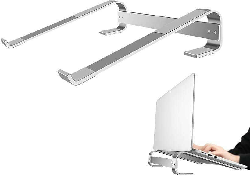 バリエーションコード : 2brldiljyg商品コード2brld4s8h5商品名ノートパソコンスタンド アルミ合金製 放熱 冷却 滑り止め 据え置き 姿勢改善ブランドトカリリカラーシルバー「目線を上げて姿勢をサポート」 パソコン画面の高さを上げることで、自然と目線が上がり、丸まりがちな背筋を伸ばしやすくします。首や肩への負担を抑え、長時間のデスクワークをサポートします。「効率的に熱を逃がす放熱設計」 熱伝導率の良いアルミ素材と、空気の通り道をふさがないオープンな形状を採用しました。パソコン底面の熱がこもりにくいため、機器の温度上昇を防ぐのに役立ちます。「安定感のある三角形構造」 4点でしっかり支える安定した設計です。キーボード入力中の不快なガタつきを抑え、自宅やオフィスなど場所を選ばず快適なタイピング環境を作れます。「日常使いに必要十分な実用モデル」 装飾を省いた実用的な作りで、日々の仕事や学習に気兼ねなく使い倒せる、コストパフォーマンスを追求したスタンドです。「ネジ留め式の簡単組み立て」 組み立てはネジを留めるだけで完成します。デスクや本体を傷つけにくい滑り止めのゴムパッド付き。＊組み立ての際は、ネジの締め忘れがないよう確認してご使用ください。※ 他ネットショップでも併売しているため、ご注文後に在庫切れとなる場合があります。予めご了承ください。※ 品薄または希少等の理由により、参考価格よりも高い価格で販売されている場合があります。ご注文の際には必ず販売価格をご確認ください。※ 沖縄県、離島または一部地域の場合、別途送料の負担をお願いする場合があります。予めご了承ください。※ お使いのモニタにより写真の色が実際の商品の色と異なる場合や、イメージに差異が生じることがあります。予めご了承ください。※ 商品の詳細（カラー・数量・サイズ 等）については、ページ内の商品説明をご確認のうえ、ご注文ください。※ モバイル版・スマホ版ページでは、お使いの端末によっては一部の情報が表示されないことがあります。すべての記載情報をご確認するには、PC版ページをご覧ください。