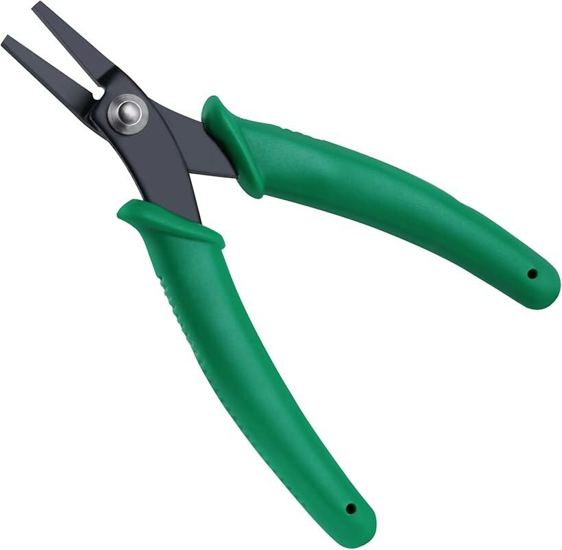 商品コード2bufnlpvvw商品名ダックビルプライヤー スムーズジョー ハンドメイド アクセサリー用 バネ付 ミニ 軽量 精密 マイクロ ビーズ 手芸用 ワイヤー 道具 ホビー 工具ブランドINJOYTECカラーよりグリーンサイズ等5.5インチ用途 ジュエリーのDIYプロジェクトに最適です。デザイン： 人間工学に基づいたPVCハンドルは滑りにくく、快適なグリップです。バネ式のデザインは片手で操作しやすく、手の疲労を軽減します。材質 このプライヤーはプレミアム炭素鋼で作られており、表面は黒くなっています。滑らかな顎： 滑らかで平らな爪は、ワイヤーやジュエリーの表面へのダメージを防ぎます。先端： プライヤーの表面に油が付着していることがありますが、これは正常な現象です。少量のオイルは、工具の作業をよりスムーズにし、工具を保護することができます。※ 他ネットショップでも併売しているため、ご注文後に在庫切れとなる場合があります。予めご了承ください。※ 品薄または希少等の理由により、参考価格よりも高い価格で販売されている場合があります。ご注文の際には必ず販売価格をご確認ください。※ 沖縄県、離島または一部地域の場合、別途送料の負担をお願いする場合があります。予めご了承ください。※ お使いのモニタにより写真の色が実際の商品の色と異なる場合や、イメージに差異が生じることがあります。予めご了承ください。※ 商品の詳細（カラー・数量・サイズ 等）については、ページ内の商品説明をご確認のうえ、ご注文ください。※ モバイル版・スマホ版ページでは、お使いの端末によっては一部の情報が表示されないことがあります。すべての記載情報をご確認するには、PC版ページをご覧ください。この5.5インチの薄型フラット・ノーズ・プライヤーは、緻密なジュエリー作りや細かい細工、繊細なビーズワークに最適です。滑らかな顎のデザインは、しっかりとしたグリップを維持しながら、素材に傷をつけません。ジュエリーの修理、ワイヤー・ラッピング、その他の繊細なクラフト・プロジェクトでも、このプライヤーは必要な精度と操作性を提供します。用途の広いデザインは、初心者から熟練職人まで、クラフトマンにとって必要不可欠なツールキットです。