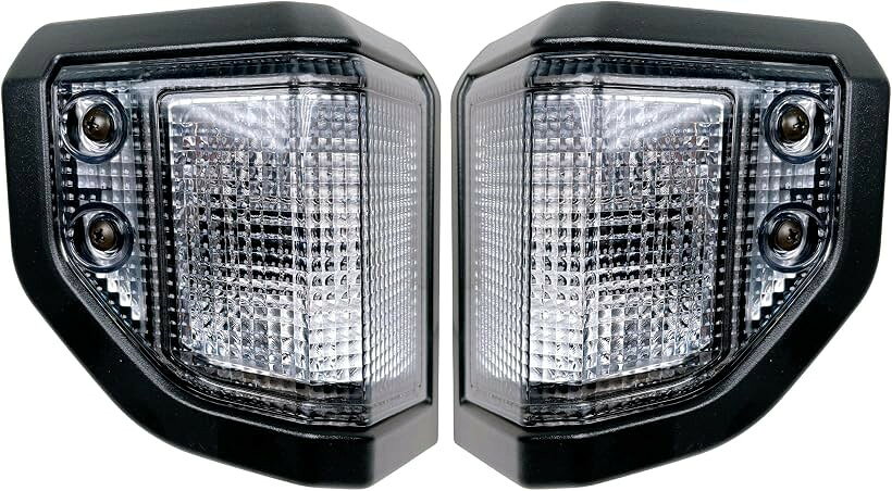 バリエーションコード : 2bk6iqphf6商品コード2bk68yjqps商品名互換品 ランドクルーザー70用 ウインカーカバー 左右セット GDJ76W LC79 LC78 LC76 LC71 FJ76 ランクル70ブランドLezalicカラークリアランドクルーザー70専用設計のウインカーカバー左右セットです。純正形状を再現した社外品で、経年劣化や破損したウインカーカバーの交換・リフレッシュに最適です。GDJ76Wをはじめ、LC79・LC78・LC76・LC71・FJ76など幅広いランドクルーザー70系に対応。純正ソケットをそのまま使用できるため、交換用としてご使用いただけます。フロントフェイスを引き締め、オフロードスタイルやカスタムにもおすすめです。「ランドクルーザー70専用設計」 ランドクルーザー70（GDJ76W・LC79・LC78・LC76・LC71・FJ76）対応のウインカーカバー左右セット。純正交換用としてご使用いただけます。「フロントフェイスをスタイリッシュに」 フロントフェイスを精悍な印象へ。純正からのイメージチェンジやドレスアップにもおすすめです。「純正ソケット対応」 純正ソケット・電球をそのまま使用可能な設計です。破損や劣化したウインカーカバーの交換にも最適です。「耐久性に優れている」 高品質素材を採用し、純正形状を再現。フィッティングにも配慮した交換用です。「商品内容」 ウインカーカバー左右セット（運転席側・助手席側）※ 他ネットショップでも併売しているため、ご注文後に在庫切れとなる場合があります。予めご了承ください。※ 品薄または希少等の理由により、参考価格よりも高い価格で販売されている場合があります。ご注文の際には必ず販売価格をご確認ください。※ 沖縄県、離島または一部地域の場合、別途送料の負担をお願いする場合があります。予めご了承ください。※ お使いのモニタにより写真の色が実際の商品の色と異なる場合や、イメージに差異が生じることがあります。予めご了承ください。※ 商品の詳細（カラー・数量・サイズ 等）については、ページ内の商品説明をご確認のうえ、ご注文ください。※ モバイル版・スマホ版ページでは、お使いの端末によっては一部の情報が表示されないことがあります。すべての記載情報をご確認するには、PC版ページをご覧ください。「ご注意」本製品は対象機種に対応した交換用製品です。メーカーが製造・販売する製品ではありません。掲載しているメーカー名・機種名は適合機種を示すためのものであり、メーカーとの提携・認証・保証等を示すものではありません。