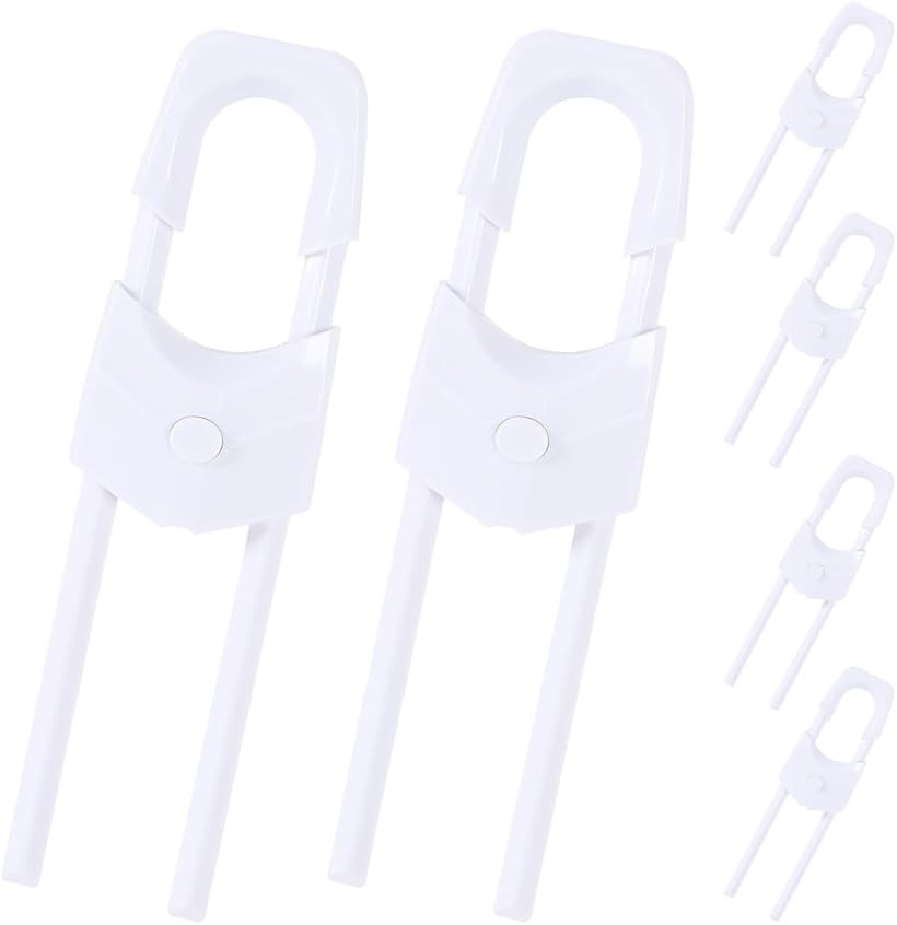 バリエーションコード : 2bj1p8645n商品コード2bj1pu40oh商品名チャイルドロック ワンタッチ 工具不要 U型 扉ロック 子供安全 食器棚 冷蔵庫ブランドTKYサイズ等6個セット「開き戸ロックで安全に子育て」赤ちゃんのいたずらを防止するチャイルドロック。扉の取っ手にバーを通してボタンをスライドロックする仕組みで跡が付かず、赤ちゃんは開けにくく大人は開閉の手間を感じない構造。「安全性を考えた形状」先端に丸みのあるU字型をしたバーで、取り付ける大人から好奇心旺盛な赤ちゃんまで怪我をしにくい形。扉の取っ手にずっと付けていても過度な負担をかけない軽量タイプになっています。「マルチに使える8個セット」いたずら防止から地震対策まで、おうちの気になる様々な箇所に使える8個セットをご用意。引っ張りや衝撃に強いABS素材を使用しているので、幅広いシーンで頼れる存在です。「商品詳細」本体：6個 / 8個セット　サイズ：長さ18.5cm、横幅4.7cm　素材：ABS樹脂　カラー：ホワイトTKYオリジナルパッケージでご提供しております。仕入れ状況により一部仕様変更がある場合がございます。商標登録第6113063号※ 他ネットショップでも併売しているため、ご注文後に在庫切れとなる場合があります。予めご了承ください。※ 品薄または希少等の理由により、参考価格よりも高い価格で販売されている場合があります。ご注文の際には必ず販売価格をご確認ください。※ 沖縄県、離島または一部地域の場合、別途送料の負担をお願いする場合があります。予めご了承ください。※ お使いのモニタにより写真の色が実際の商品の色と異なる場合や、イメージに差異が生じることがあります。予めご了承ください。※ 商品の詳細（カラー・数量・サイズ 等）については、ページ内の商品説明をご確認のうえ、ご注文ください。※ モバイル版・スマホ版ページでは、お使いの端末によっては一部の情報が表示されないことがあります。すべての記載情報をご確認するには、PC版ページをご覧ください。