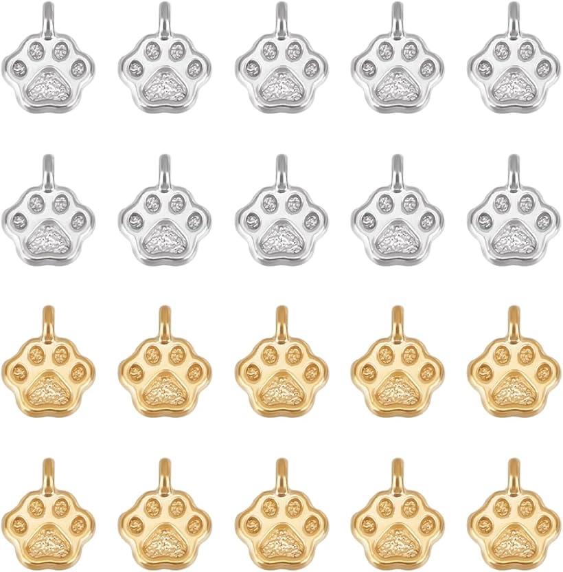 商品コード2b9f9uywdt商品名20個 2色 304ステンレススチールチャーム 動物 猫 犬 足跡 チャーム 足跡 チャーム ゴールデン 動物 足跡 ジュエリー ファインディング ペンダント DIY ジュエリー ネックレス ブレスレット 製作 ステンレス鋼 宝石なしブランドUNICRAFTALEカラーステンレススチールカラーとゴールド。ユニークなデザイン:このペットの足跡ペンダントは、動物が好きな家族や友人のためにDIYジュエリーアクセサリーを作るのに非常に適しています。愛と思いやりに満ちた素晴らしいジュエリーです。サイズ:長さ約11.5mm、幅9mm、厚さ3.5mm、穴:1.6mm。パッケージ内容:ゴールドとステンレススチールカラーの犬の足跡ペンダント20個。高素材:ステンレススチールペンダントは304ステンレススチール製で、頑丈で耐久性があり、洗練された研磨プロセスで、より光沢があり、質感のある外観です。ノベルティギフト:この美しい犬の足跡ビーズを使って美しい手工芸品を作り、バレンタインデー、クリスマス、新年、誕生日などに、お父さん、おじいちゃん、友人、親戚、同僚、クラスメート、近所の人に送ることができます。あなたの愛と思いやりを示しましょう。幅広い用途:ネックレス、ブレスレット、ダングル、スクラップブックプロジェクト、キーチェーン、キーホルダー、セーターチェーン、アンクレット、携帯電話の装飾アクセサリーなどに最適です。ジュエリーDIYに最適です。※ 他ネットショップでも併売しているため、ご注文後に在庫切れとなる場合があります。予めご了承ください。※ 品薄または希少等の理由により、参考価格よりも高い価格で販売されている場合があります。ご注文の際には必ず販売価格をご確認ください。※ 沖縄県、離島または一部地域の場合、別途送料の負担をお願いする場合があります。予めご了承ください。※ お使いのモニタにより写真の色が実際の商品の色と異なる場合や、イメージに差異が生じることがあります。予めご了承ください。※ 商品の詳細（カラー・数量・サイズ 等）については、ページ内の商品説明をご確認のうえ、ご注文ください。※ モバイル版・スマホ版ページでは、お使いの端末によっては一部の情報が表示されないことがあります。すべての記載情報をご確認するには、PC版ページをご覧ください。仕様: UNICRAFTALE 20個 2色 304ステンレススチールチャーム 動物 猫 犬 足跡 チャーム 足跡 チャーム ゴールデン 動物 足跡 ジュエリー ファインディング ペンダント DIY ジュエリー ネックレス ブレスレット 製作 材質:304ステンレススチール カラー:ゴールデン＆ステンレススチールカラー サイズ: 304ステンレススチールチャーム:長さ約11.5mm、幅9mm、厚さ3.5mm、穴:1.6mm、2色、10個/カラー、20個。プラスチックビーズ容器:6.8x5.2x1.1cm、1個。ウォームリマインダー: 手作業で計測しているため、若干の誤差はご容赦ください。モニターの違いにより、色が若干異なる場合があります。ご了承ください。