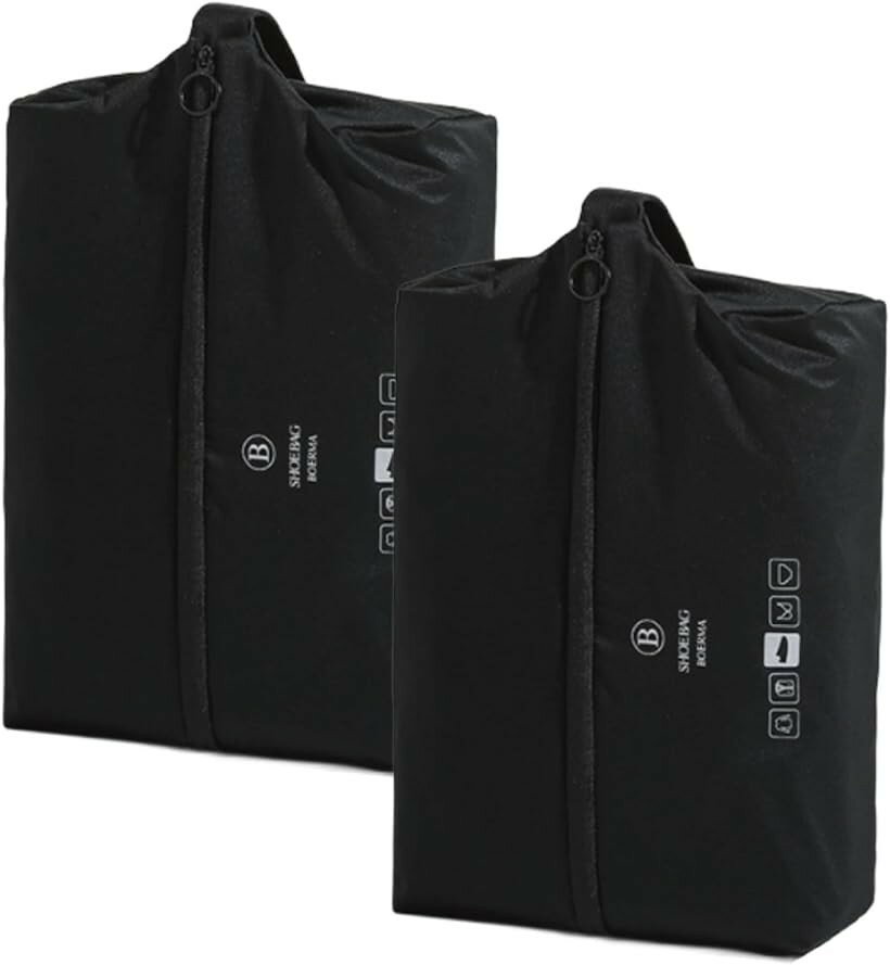 バリエーションコード : 2br09rphos商品コード2br09qtqkh商品名靴収納革命 シューズケース 靴 靴袋 シューズバッグ 収納 旅行 ジム ゴルフ 出張 防水 大容量 2個セットブランドPIENSEカラーブラック旅行や出張、ジムやゴルフなど、靴の持ち運びに悩むシーンで活躍するシューズケース。ランニングシューズや革靴、サンダルまで幅広く収納でき、スーツケースやバッグの中をすっきり整えます。シンプルでおしゃれなデザインは、日常使いから旅行まで自然に馴染み、使うたびに気分が上がるアイテムです。防水加工された生地を採用しており、濡れた靴や汚れが付きやすいシューズも分けて収納しやすい設計。衣類やタオル、小物類と一緒に入れても整理しやすく、行李の中をきれいに保ちたい方に向いています。さっと拭くだけでお手入れしやすく、扱いやすいのも嬉しいポイントです。見た目以上に収納力があり、大きめサイズのスニーカーやゴルフシューズも入れやすい大容量タイプ。自立しやすい形状とフルジッパー仕様で、出し入れがスムーズです。持ち手付きなので移動時も持ち運びやすく、使い勝手の良さを重視した上品な仕上がりです。2個セットのため、家族で分けて使ったり、用途別に使い分けたりと使い道は自由。靴収納としてだけでなく、着替えやタオル、小物入れとしても活躍します。かわいいカラー展開で男女問わず使いやすく、旅行準備をスマートにしたい方におすすめです。「仕様」 サイズ：約32x22x10cm 素材：T400生地＋TPU防水膜 カラー：ホワイト／ブラック／グレー セット内容：シューズケースx2 用途：靴収納、旅行・出張・ジム・ゴルフ用 ＊モニター環境により、実際の色味と異なって見える場合があります。※ 他ネットショップでも併売しているため、ご注文後に在庫切れとなる場合があります。予めご了承ください。※ 品薄または希少等の理由により、参考価格よりも高い価格で販売されている場合があります。ご注文の際には必ず販売価格をご確認ください。※ 沖縄県、離島または一部地域の場合、別途送料の負担をお願いする場合があります。予めご了承ください。※ お使いのモニタにより写真の色が実際の商品の色と異なる場合や、イメージに差異が生じることがあります。予めご了承ください。※ 商品の詳細（カラー・数量・サイズ 等）については、ページ内の商品説明をご確認のうえ、ご注文ください。※ モバイル版・スマホ版ページでは、お使いの端末によっては一部の情報が表示されないことがあります。すべての記載情報をご確認するには、PC版ページをご覧ください。