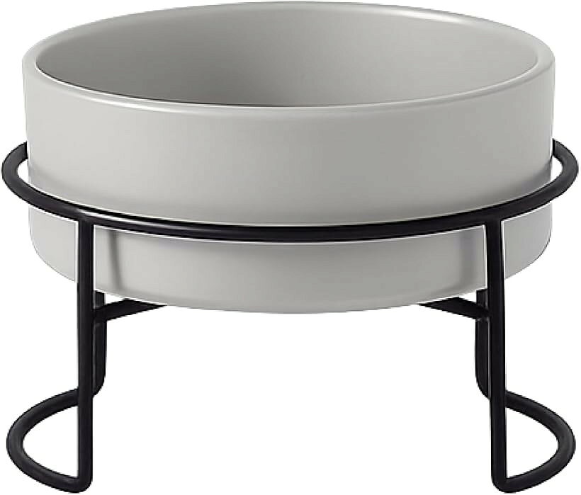 バリエーションコード : 2bkinp6o68商品コード2bkin9q2pd商品名フードボウル 犬 猫 陶器 餌入れ 水飲み スタンド付き アイアン製 取り外し お手入れ簡単 ペット食器ブランドPawspickカラーグレーサイズ等M (直径15.5cm)「セット内容」セラミックボウル1個＋アイアンスタンド1台。SS・S・M・Lの4サイズ、ホワイト・グレー・ブラックの3色から選べます。「食べやすい高さ設計」脚付きスタンドでボウルを持ち上げ、自然な姿勢で食事・水分補給をサポート。吐き戻しや首・腰への負担軽減にも配慮しました。「高温焼成セラミック」約1260℃で焼き上げた丈夫なセラミック製。傷がつきにくく、におい移りしにくいため、毎日清潔に使えます。「お手入れ簡単」ボウルは食洗機・電子レンジ対応。スタンドはサッと拭くだけで簡単にお手入れでき、毎日気持ちよく使えます。「インテリアになじむデザイン」北欧・韓国風のシンプルデザイン。リビングにも自然になじみ、犬・猫どちらにもおすすめです。※ 他ネットショップでも併売しているため、ご注文後に在庫切れとなる場合があります。予めご了承ください。※ 品薄または希少等の理由により、参考価格よりも高い価格で販売されている場合があります。ご注文の際には必ず販売価格をご確認ください。※ 沖縄県、離島または一部地域の場合、別途送料の負担をお願いする場合があります。予めご了承ください。※ お使いのモニタにより写真の色が実際の商品の色と異なる場合や、イメージに差異が生じることがあります。予めご了承ください。※ 商品の詳細（カラー・数量・サイズ 等）については、ページ内の商品説明をご確認のうえ、ご注文ください。※ モバイル版・スマホ版ページでは、お使いの端末によっては一部の情報が表示されないことがあります。すべての記載情報をご確認するには、PC版ページをご覧ください。1. 愛犬・愛猫の毎日の食事と水分補給に使える、セラミックボウルとアイアンスタンドがセットになった脚付きペット食器です。2. ボウルは1260℃の高温で焼き上げたセラミック製で、表面はなめらかな釉薬仕上げになっています。3. 適度な重さがあるため食事中に器が動きにくく、安定して使用できます。4. におい移りがしにくく、フード・水・ウェットフードなど用途を選びません。5. スタンドで床から少し持ち上げる構造のため、ペットが自然な姿勢で食事しやすい高さに保たれます。6. ボウルの縁は丸く滑らかに仕上げており、口当たりに配慮した形状です。7. 使用後はスタンドからボウルを外して、スポンジで簡単に洗えます。食器洗い乾燥機・電子レンジにも対応しています。8. SS・S・M・Lの4サイズ展開で、小型犬から中型犬、子猫から成猫まで体格に合わせて選べます。9. ホワイト・グレー・ブラックの3色から、お部屋の雰囲気や複数台での使い分けに合わせてお選びいただけます。10. マットな質感とシンプルなモノトーンカラーで、リビングや玄関に置いてもインテリアになじみ、新生活やお迎えのギフトにもおすすめです。