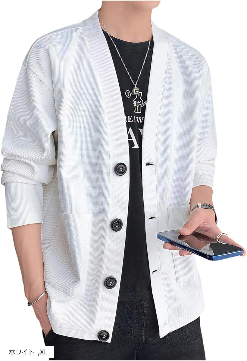 バリエーションコード : 2b9ruj21kn商品コード2b9rujts93商品名クロス Vネックカーディガン メンズ 長袖 大きめ ビジネス カジュアル 御洒落 アウター おしゃれ ボタン ジャケット ポケット付き 大きいサイズ ノーカラー あったか ゆったり ミディアム丈ブランドX-crossカラーホワイトサイズ等XL柔らかい生地を使って、風合いの良さも実現させたヘビーウエイトな長袖カーディガンが登場しました。クオリティの高い無地のカーディガンは一枚でコーデの主役にオススメです。ポケットを配置し、更にアクセントになるこだわりのボタンをフロントに並べてみました。さらっとした着心地で快適に過ごせるように、シルエットを立体的に表現し全面にハリ感を持たせた一枚。今っぽいリラックス感と大人らしい品格を備えたコーディネートが羽織るだけで叶う旬のアイテム。　上品なスリーブが生み出すしっかりとした印象を1着で表現できる、トレンド最前線の大人カーディガン。飽きのこないVネックデザインで大きめのボタンにより、着回しやすく、ワイドパンツやデニムにもバランスよく合わせていただけます。リラックスできる着心地と上品な表情が同居しているので、大人っぽい印象を与えてくれ、着こなしにアクセントを加えてくれる1着。「素材構成」100% ポリエステル 「サイズ」「L」バスト:108cm 身丈:68cm 桁丈:81.5cm「XL」バスト:112cm 身丈:70cm 桁丈:84.5cm「2XL」バスト:115cm 身丈:72cm 桁丈:87.5cm「3XL」バスト:118cm 身丈:74cm 桁丈:89.5cm＊寸法は実物を平置きにて採寸しております。＊全体に小さめの作りとなっておりますので必ずサイズをご確認下さい。＊商品タイトル以外の商品・アクセサリー等は含みません。＊商品仕様が画像に対して一部変更になる場合がございます。※ 他ネットショップでも併売しているため、ご注文後に在庫切れとなる場合があります。予めご了承ください。※ 品薄または希少等の理由により、参考価格よりも高い価格で販売されている場合があります。ご注文の際には必ず販売価格をご確認ください。※ 沖縄県、離島または一部地域の場合、別途送料の負担をお願いする場合があります。予めご了承ください。※ お使いのモニタにより写真の色が実際の商品の色と異なる場合や、イメージに差異が生じることがあります。予めご了承ください。※ 商品の詳細（カラー・数量・サイズ 等）については、ページ内の商品説明をご確認のうえ、ご注文ください。※ モバイル版・スマホ版ページでは、お使いの端末によっては一部の情報が表示されないことがあります。すべての記載情報をご確認するには、PC版ページをご覧ください。