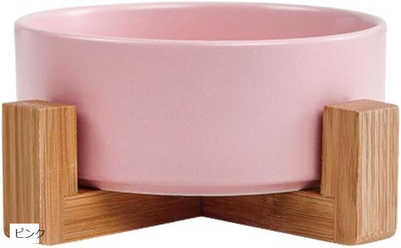 バリエーションコード : 2bjxhhld20商品コード2bjxhhld20商品名猫 餌入れ 犬 食器 フードボウル ウォーターボウル 水入れ 陶器 滑り止め 木製スタンド付ブランドJP Numberカラーピンク「おしゃれなデザイン」シンプルかつ重厚感のあるデザインの陶器と、北欧風な雰囲気を思わせる木枠スタンドがセットになったフードボウルです。モダンなインテリアに合わせやすいデザインのため、おうちでペットを飼っている方におすすめです。「抜群の安定性」ステンレス製やプラスチック製などのお皿に比べて、ペットがひっくり返しにくい重さのため、床を汚してしまうリスクを減らします。また、木枠のスタンドを使用することで滑りにくくなり更に安定性を強化することが出来ます。「汚れを落としやすい」セラミック製の陶器は汚れや水分が吸着しにくい特性を持ち、常に食器を清潔に保つことができます。使用後も汚れを簡単に洗い流すことが可能で、日々の餌やりが負担になりません。「商品内容」パッケージ内容：フードボウル、スタンド（木枠）　サイズ：幅13cmx高さ5cm（スタンド装着後の幅16cm、高さ6.5cm）、容量400mL　＊サイズ詳細は商品画像をご確認ください商標登録第6628185号※ 他ネットショップでも併売しているため、ご注文後に在庫切れとなる場合があります。予めご了承ください。※ 品薄または希少等の理由により、参考価格よりも高い価格で販売されている場合があります。ご注文の際には必ず販売価格をご確認ください。※ 沖縄県、離島または一部地域の場合、別途送料の負担をお願いする場合があります。予めご了承ください。※ お使いのモニタにより写真の色が実際の商品の色と異なる場合や、イメージに差異が生じることがあります。予めご了承ください。※ 商品の詳細（カラー・数量・サイズ 等）については、ページ内の商品説明をご確認のうえ、ご注文ください。※ モバイル版・スマホ版ページでは、お使いの端末によっては一部の情報が表示されないことがあります。すべての記載情報をご確認するには、PC版ページをご覧ください。