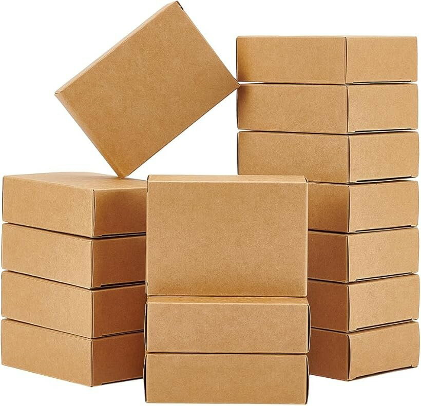 商品コード2b916fd6up商品名120枚 小型段ボール クラフト紙 ギフトボックス 長方形 小型サイズ 厚さ1mm 組み立て式 名刺箱 小箱 紙箱 包装ボックス プレゼント用 名刺箱 葉書箱 手作り石鹸箱ブランドBENECREATカラーブラウンサイズ等幅7cmx長さ9.7cmx厚さ3cmサイズ詳細：幅約7cm、長さ9.7cm、厚さ3cm、展開時：宽 10*18.6*0. 1cm。良い品質：高品質なクラフト紙で作られ、環境に優しいリサイクル可能、非常にシンプルで雰囲気があり、色々場合に適しています。自由に飾り：ギフトボックスはシンプルなデザインなので、お好みに合わせてリボンや花などでデコレーション自由に装飾して、ラッピングをきれいに仕上げできます。折畳簡単：このボックスは展開状態ですが、紙で折り目があり、説明書なしでギフトボックスを組み立てるのは問題ありません。ボックス作り手順も写真があります、ご参照してください。幅広い用途：名刺、葉書、手作り石鹸、キャンディ、クッキー、チョコレートなどの包装に適しています。また、結婚式、パーティーなどで贈り物を梱包するために使えます。※ 他ネットショップでも併売しているため、ご注文後に在庫切れとなる場合があります。予めご了承ください。※ 品薄または希少等の理由により、参考価格よりも高い価格で販売されている場合があります。ご注文の際には必ず販売価格をご確認ください。※ 沖縄県、離島または一部地域の場合、別途送料の負担をお願いする場合があります。予めご了承ください。※ お使いのモニタにより写真の色が実際の商品の色と異なる場合や、イメージに差異が生じることがあります。予めご了承ください。※ 商品の詳細（カラー・数量・サイズ 等）については、ページ内の商品説明をご確認のうえ、ご注文ください。※ モバイル版・スマホ版ページでは、お使いの端末によっては一部の情報が表示されないことがあります。すべての記載情報をご確認するには、PC版ページをご覧ください。