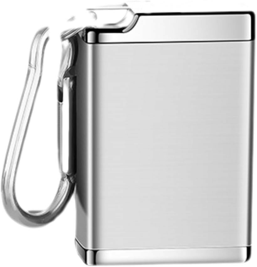 バリエーションコード : 2brwi0rq0r商品コード2brwiwhoku商品名灰皿 吸い殻入れ フック付き 3色 大 アイコス プルーム グロー対応 プレゼント 携帯灰皿 ポータブル 密閉構造 防臭設計 コンパクト収納 金属製 耐熱仕様 持ち運び便利 屋外用 旅行用ブランドlulubelleカラーシルバーサイズ等大「高級感と耐久性」アルミ製の本体は、見た目の高級感と耐久性を兼ね備えています。アイコスやプルーム、グローなどの加熱式タバコの吸い殻をスマートに収納し、スタイリッシュなライフスタイルをサポートします。「携帯性と利便性」フック付きで、ベルトループやバッグに簡単に取り付けられます。外出先でも手軽に持ち運べ、必要なときにすぐに使える便利さを提供します。「においをシャットアウト」高い密閉性により、嫌なにおいをしっかりと封じ込めます。周囲の人に気を使うことなく、快適に使用できます。「一体型収納の便利さ」別売りのイルマ専用ケースにすっきりと収納可能。デバイス本体やスティックと一緒に持ち運べるので、整理整頓が簡単です。＊注意ください＊ ・写真の写り方により、実際の商品と異なって見える場合がございます。・サイズにつきましては若干の誤差が生じる場合がございます。・生産時期により、商品のデザインが若干異なる場合がございます。上記予めご了承の上お買い求めくださいませ。※ 他ネットショップでも併売しているため、ご注文後に在庫切れとなる場合があります。予めご了承ください。※ 品薄または希少等の理由により、参考価格よりも高い価格で販売されている場合があります。ご注文の際には必ず販売価格をご確認ください。※ 沖縄県、離島または一部地域の場合、別途送料の負担をお願いする場合があります。予めご了承ください。※ お使いのモニタにより写真の色が実際の商品の色と異なる場合や、イメージに差異が生じることがあります。予めご了承ください。※ 商品の詳細（カラー・数量・サイズ 等）については、ページ内の商品説明をご確認のうえ、ご注文ください。※ モバイル版・スマホ版ページでは、お使いの端末によっては一部の情報が表示されないことがあります。すべての記載情報をご確認するには、PC版ページをご覧ください。アイコス対応の携帯灰皿で、加熱式タバコや紙巻たばこの吸い殻入れとして使用可能。高級感のあるアルミ製ボディを採用し、密閉構造でにおい漏れを防止します。フック付きで持ち運びにも便利で、ブラック・ゴールド・シルバーの3色をご用意。別売りのイルマ専用ケースにも収納でき、デバイスやスティックとまとめて携帯できます。