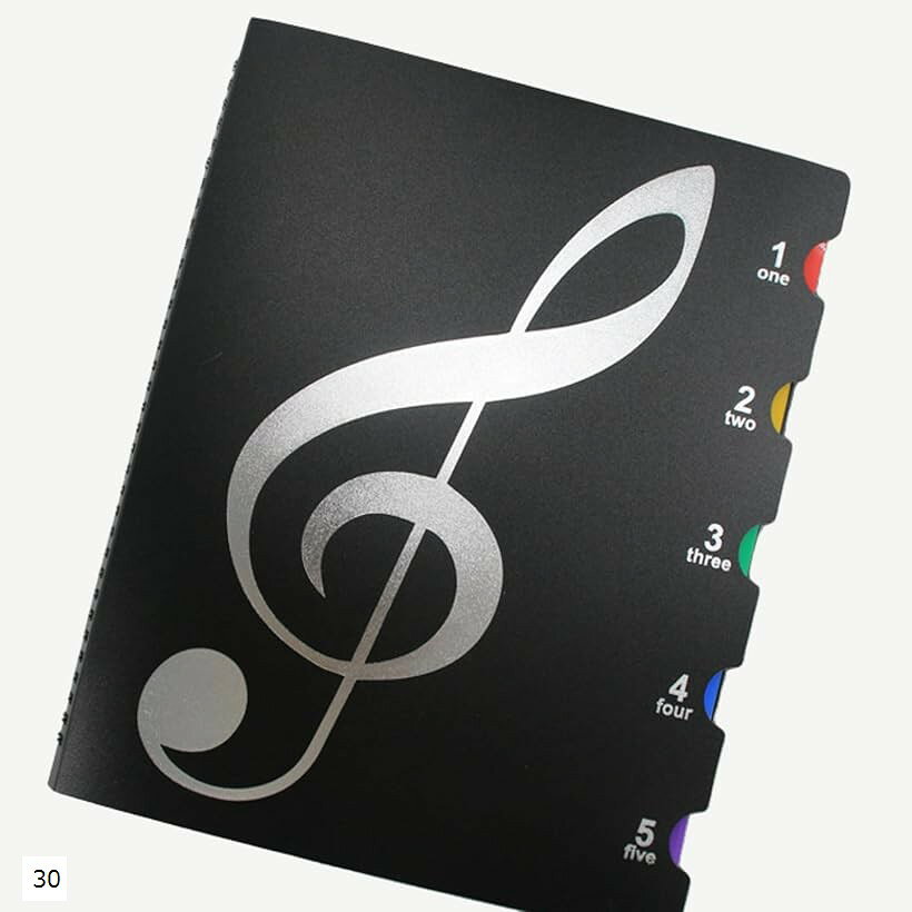 バリエーションコード : 2bu6vtn50p商品コード2bu6vtn50p商品名楽譜ファイル 楽譜立て 楽譜 クリップ 台紙 音楽ファイル 書き込める A4 黒ブランドAll Trustカラー30枚収納「A4サイズ対応」​標準的なA4サイズの楽譜や書類を収納可能です。​最大40枚のA4サイズの楽譜を収納でき、多くの楽曲を一冊にまとめて管理できます。「書き込み可能なポケット」各ポケットに直接書き込みができ、練習時のメモや指示を書き留めるのに便利です。「持ち運びやすいデザイン」スリムで軽量なデザインのため、バッグに入れてもかさばらず、持ち運びが容易です。丈夫な素材で作られており、長期間の使用にも耐える設計です。「商品内容」サイズ：25.5 x 32 cm 重量：18.5オンス（520g）素材：ポリプロピレン※ 他ネットショップでも併売しているため、ご注文後に在庫切れとなる場合があります。予めご了承ください。※ 品薄または希少等の理由により、参考価格よりも高い価格で販売されている場合があります。ご注文の際には必ず販売価格をご確認ください。※ 沖縄県、離島または一部地域の場合、別途送料の負担をお願いする場合があります。予めご了承ください。※ お使いのモニタにより写真の色が実際の商品の色と異なる場合や、イメージに差異が生じることがあります。予めご了承ください。※ 商品の詳細（カラー・数量・サイズ 等）については、ページ内の商品説明をご確認のうえ、ご注文ください。※ モバイル版・スマホ版ページでは、お使いの端末によっては一部の情報が表示されないことがあります。すべての記載情報をご確認するには、PC版ページをご覧ください。