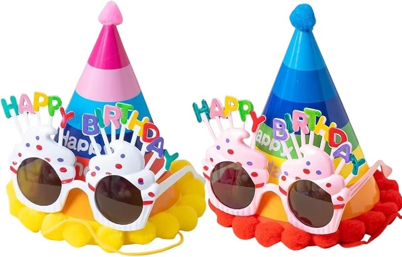 バリエーションコード : 2bkuo31xho商品コード2bkuok2ldn商品名誕生日 サングラス 帽子 4点組 ハッピーバースデー パーティーグッズ おもしろメガネブランドAzmioカラーホワイト/ピンクサイズ等サングラス 約18cmx11.5cm／帽子 高さ約19cm・着用部 約12.5cm「誕生日を彩るパーティーセット」ケーキ型サングラスと帽子を組み合わせた4点セット。かわいい見た目で場が一気に華やぎ、バースデーパーティーの主役を引き立てながら、写真撮影の小物としても活躍します。「選べる配色バリエーション」ホワイトxピンク、ホワイトxブルー、ブルーxピンクの組み合わせをご用意。ふたりでおそろいにしたり、色違いで並んで撮影したりと、楽しみ方が広がります。「軽くて扱いやすい素材」サングラスはプラスチック製、帽子は布・ポリエステル系素材を使用。軽量なので長時間つけていても負担が少なく、収納や持ち運びも手軽に行えます。「幅広いシーンで活躍」自宅でのお祝いや飲食店での集まり、二次会、サプライズ演出、SNS用の撮影など、おしゃれな雰囲気づくりをしたいさまざまな場面でお使いいただけます。「商品詳細」サイズ：サングラス 約18cmx11.5cm／帽子 高さ約19cm・着用部 約12.5cm　素材：プラスチック、布・ポリエステル系素材ほか　＊モニター設定や照明により実際の色味と異なる場合がございます。＊手作業採寸のため若干の誤差が生じる場合がございます。※ 他ネットショップでも併売しているため、ご注文後に在庫切れとなる場合があります。予めご了承ください。※ 品薄または希少等の理由により、参考価格よりも高い価格で販売されている場合があります。ご注文の際には必ず販売価格をご確認ください。※ 沖縄県、離島または一部地域の場合、別途送料の負担をお願いする場合があります。予めご了承ください。※ お使いのモニタにより写真の色が実際の商品の色と異なる場合や、イメージに差異が生じることがあります。予めご了承ください。※ 商品の詳細（カラー・数量・サイズ 等）については、ページ内の商品説明をご確認のうえ、ご注文ください。※ モバイル版・スマホ版ページでは、お使いの端末によっては一部の情報が表示されないことがあります。すべての記載情報をご確認するには、PC版ページをご覧ください。誕生日グッズをお探しの方へ、ケーキ型サングラスと帽子を組み合わせた4点セットです。パーティーサングラスとおもしろメガネの楽しさをあわせ持ち、ハッピーバースデーの場面を華やかに彩ります。サングラスは約18cmx11.5cm、帽子は高さ約19cm・着用部は約12.5cm。ゴムひもで頭に掛けるだけの手軽な着け心地なので、幅広い年代の方が気軽に着用でき、外すのもワンタッチです。素材はプラスチックと布・ポリエステル系を使用し、軽い着用感が続きます。使わないときは重ねてコンパクトにしまえるため、次のパーティーグッズとして繰り返しお使いいただけます。バースデーグッズとして写真撮影に使うほか、女の子や男の子のお祝い、二次会、サプライズ演出、SNSへの投稿用の一枚など、かわいい雰囲気を出したい場面で幅広く活躍します。ホワイト、ピンク、ブルーを組み合わせた配色から選べます。かぶって着けるだけで、いつものお祝いがにぎやかな時間に。思い出に残る一日を演出するパーティー用の帽子とサングラスです。