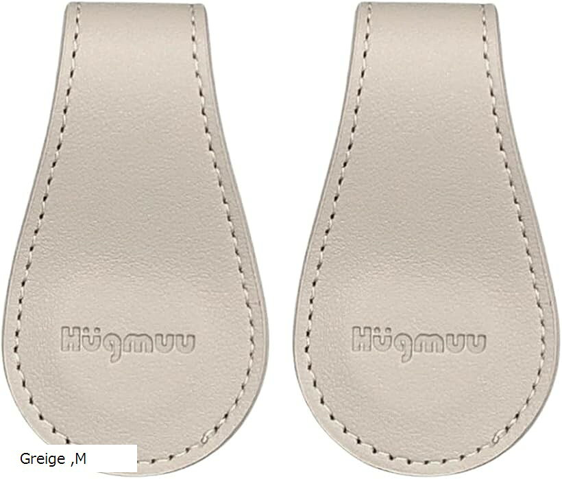 バリエーションコード : 2b9qquy2is商品コード2b9qqfd5c9商品名ブランケットクリップ ベビーカー ブランケット 2個セット ホルダー フック マグネット Hugmuu ハグムーブランドHügmuuカラーGreigeサイズ等M「NEW ITEM」強力マグネットで多様なシーンで活用できるブランケットクリップが新登場。赤ちゃんにかけたガーゼやブランケットのずれ落ちをしっかり防ぎます。「強度の強いマグネット式で安心固定」マグネット式のクリップでガーゼやブランケットをしっかり固定。外出先でも安心して使えます。「2種類の長さでさまざまなシーンに対応」ベビーカーの日除けや防寒対策、バウンサーでの使用、授乳時のケープ固定など、いろんな場面で使える2パターン展開です。「高級感あるヴィーガンレザーを使用」ヴィーガンレザーでおしゃれさ抜群。使うたびちょっとリッチな気分に。「選べる4つのカラーバリエーション」お気に入りの色でおしゃれにブランケットを掛けられます。毎日の外出がちょっと楽しくなるアイテムです。「海外生産品による留意事項」生産は海外で行っており、糸のほつれ、細かいキズ、多少の汚れ、多少の匂い等がある場合がございます。※ 他ネットショップでも併売しているため、ご注文後に在庫切れとなる場合があります。予めご了承ください。※ 品薄または希少等の理由により、参考価格よりも高い価格で販売されている場合があります。ご注文の際には必ず販売価格をご確認ください。※ 沖縄県、離島または一部地域の場合、別途送料の負担をお願いする場合があります。予めご了承ください。※ お使いのモニタにより写真の色が実際の商品の色と異なる場合や、イメージに差異が生じることがあります。予めご了承ください。※ 商品の詳細（カラー・数量・サイズ 等）については、ページ内の商品説明をご確認のうえ、ご注文ください。※ モバイル版・スマホ版ページでは、お使いの端末によっては一部の情報が表示されないことがあります。すべての記載情報をご確認するには、PC版ページをご覧ください。使いやすさ抜群。 頼れるマグネットクリップ