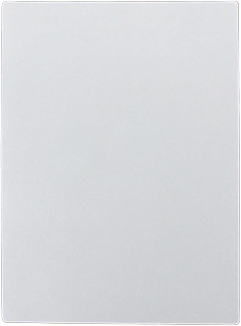 バリエーションコード : 2brdv25onv商品コード2brd1ggu9u商品名ワイド判 仕切り板 リフィル保護 0.4mm 梨地 角丸 バインダー 手帳 自作 改造ブランドnijimomoカラー50サイズ等B5「インデックスまではみ出さない「正解」サイズ」「せっかくの表紙なのに、インデックスが飛び出して折れてしまった…」そんな経験はありませんか？本製品は、一般的な規格よりも横幅を広げたxx「ワイド設計」xxのプラスチックシートです。手帳のサイドからはみ出しがちなタブやリフィルを、鉄壁の守りでカバーします。もちろん穴なしタイプなので、どんなバインダーにも適合。あなたの手帳を美しく、そしてしっかり保護する「最適解」がここにあります。「2穴も6穴も。自由な穴あけに対応」あえて「穴なし」にすることで、規格の壁を越えました。汎用サイズに加え、横幅にゆとりがあるため、変形サイズのバインダーや独自のリフィル構成にも柔軟に対応します。お手持ちのパンチで、2穴・6穴・20穴・26穴など、愛用の手帳に合わせて自由に加工可能。ただの表紙としてだけでなく、大切なリフィルを守る「バンパー」としての役割も果たします。「0.4mm厚xワイドの安心感」ペラペラのクリアファイルとは違う、芯のある「0.4mm厚」。めくりやすさと耐久性を両立したこの厚みに、「ワイド幅」という機能をプラスしました。カバンの中で揉まれても、このシートが盾となり、中の用紙やインデックスがボロボロになるのを防ぎます。さらに4隅は角丸（R）加工済み。角が刺さるストレスもなく、届いたその瞬間からプロ仕様の使い心地を体感できます。「大切なコレクションを端まで守る」「推し活」のトレカバインダーや、作品集の表紙としても真価を発揮します。通常サイズでは守りきれない「リフィルの端」まで覆うことができるため、大切なコレクションが擦れたり汚れたりする心配がありません。半透明のマットな質感は、中身を上品に透かして魅せつつ、プライバシーも程よく保護。実用性と美しさを兼ね備えた、クリエイターやコレクターのための必須アイテムです。＊取扱説明書は付属しておりません。「商品内容」オリジナル表紙作成用穴なし プラ板（50枚セット）「カラー」半透明（マット/梨地加工） 「サイズ」・A5ワイド：約152mm x 214mm・B5ワイド：約185mm x 262mm厚み：0.4mm 仕様：4隅角丸加工（R加工）「素材」プラスチック　＊モニターの環境により、色の見え方に若干差が生じる場合がございます。※ 他ネットショップでも併売しているため、ご注文後に在庫切れとなる場合があります。予めご了承ください。※ 品薄または希少等の理由により、参考価格よりも高い価格で販売されている場合があります。ご注文の際には必ず販売価格をご確認ください。※ 沖縄県、離島または一部地域の場合、別途送料の負担をお願いする場合があります。予めご了承ください。※ お使いのモニタにより写真の色が実際の商品の色と異なる場合や、イメージに差異が生じることがあります。予めご了承ください。※ 商品の詳細（カラー・数量・サイズ 等）については、ページ内の商品説明をご確認のうえ、ご注文ください。※ モバイル版・スマホ版ページでは、お使いの端末によっては一部の情報が表示されないことがあります。すべての記載情報をご確認するには、PC版ページをご覧ください。