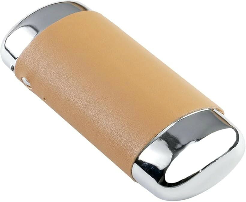 バリエーションコード : 2brvw83u43商品コード2brvog2oqy商品名メガネケース 眼鏡 保護 ワンタッチ 持ち運び スマート シンプル 頑丈ブランドideamallカラーライトブラウン「しっかり守る安心設計」衝撃に強いハードケース構造で、バッグの中でも眼鏡をしっかり保護。毎日安心して使える信頼のメガネケースです。「上品で洗練された外観」シルバーの光沢とレザー調の組み合わせが大人の高級感を演出。シンプルながら洗練されたデザインで、ビジネスシーンから普段使いまで幅広く活躍します。「片手で簡単ワンタッチ」ボタンを押すだけでパカッと開く便利なワンタッチ開閉。片手でも簡単に操作できるため、スムーズに眼鏡を取り出せます。「持ち運びしやすいサイズ」コンパクトなサイズ感でバッグやポケットにもすっきり収納。軽量設計で持ち運びやすく、通勤・通学・旅行など様々なシーンで活躍します。※ 他ネットショップでも併売しているため、ご注文後に在庫切れとなる場合があります。予めご了承ください。※ 品薄または希少等の理由により、参考価格よりも高い価格で販売されている場合があります。ご注文の際には必ず販売価格をご確認ください。※ 沖縄県、離島または一部地域の場合、別途送料の負担をお願いする場合があります。予めご了承ください。※ お使いのモニタにより写真の色が実際の商品の色と異なる場合や、イメージに差異が生じることがあります。予めご了承ください。※ 商品の詳細（カラー・数量・サイズ 等）については、ページ内の商品説明をご確認のうえ、ご注文ください。※ モバイル版・スマホ版ページでは、お使いの端末によっては一部の情報が表示されないことがあります。すべての記載情報をご確認するには、PC版ページをご覧ください。