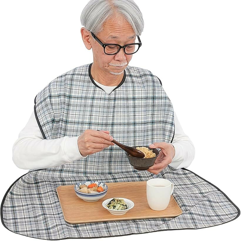 介護用エプロン お食事用エプロン 服も床も汚さない テーブルに掛けられる ワイドサイズ 高齢者 大人 シニア 介助 洗える 洗濯可 防水 かわいい 食べこぼし (チェック（ブラック）, 長さ108cmx幅74cm)