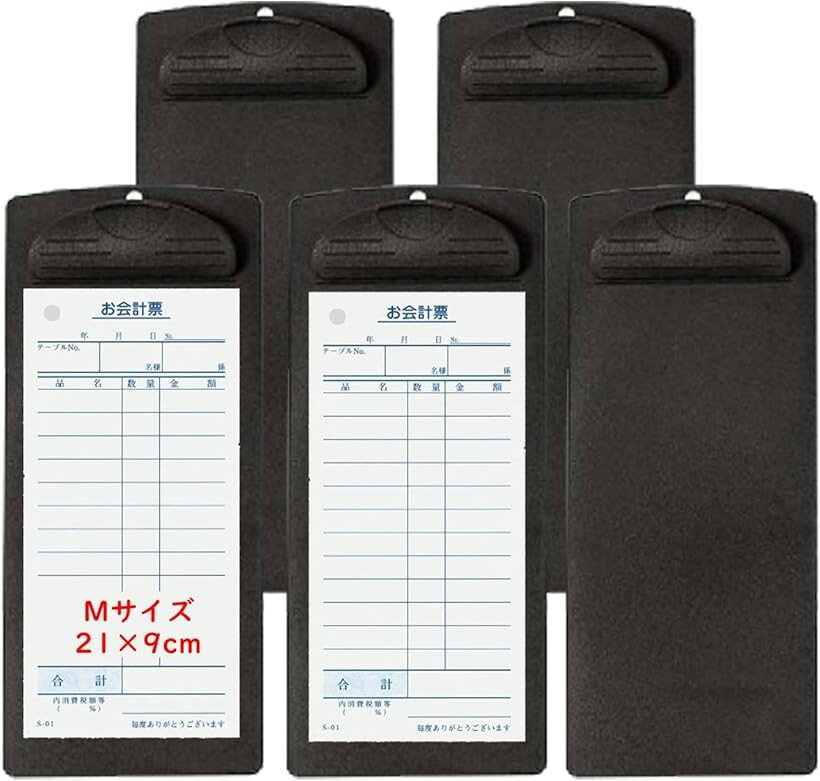 バリエーションコード : 2br5ycn1wr商品コード2br5ycfq83商品名伝票ホルダー 伝票クリップボード ファイルクリップ 伝票バインダー 飲食店ブランドS.fields.incカラーブラック 5個セットサイズ等M 21x9cmプラスチック製伝票クリップボード21x9cmです。5個セットと10個セットからお選びいただけます。プラスチック製なので軽量、汚れにも強く、レストラン、喫茶店、カフェなどのお会計ボードとしてお使いください。クリップボード上部にはフック用の穴があり、またバインダー部分は溝があり、指がかかりやすい仕様となっております。喫茶店、カフェなどの飲食店だけでなく、伝票バインダー、伝票管理などの事務用品としてもお使いいただけます。「サイズ」M21x9cm 「重さ」51g 「カラー」ブラック 「セット内容」5個セット/10個セット ＊S・M・Lの3サイズを取り扱っております。※ 他ネットショップでも併売しているため、ご注文後に在庫切れとなる場合があります。予めご了承ください。※ 品薄または希少等の理由により、参考価格よりも高い価格で販売されている場合があります。ご注文の際には必ず販売価格をご確認ください。※ 沖縄県、離島または一部地域の場合、別途送料の負担をお願いする場合があります。予めご了承ください。※ お使いのモニタにより写真の色が実際の商品の色と異なる場合や、イメージに差異が生じることがあります。予めご了承ください。※ 商品の詳細（カラー・数量・サイズ 等）については、ページ内の商品説明をご確認のうえ、ご注文ください。※ モバイル版・スマホ版ページでは、お使いの端末によっては一部の情報が表示されないことがあります。すべての記載情報をご確認するには、PC版ページをご覧ください。
