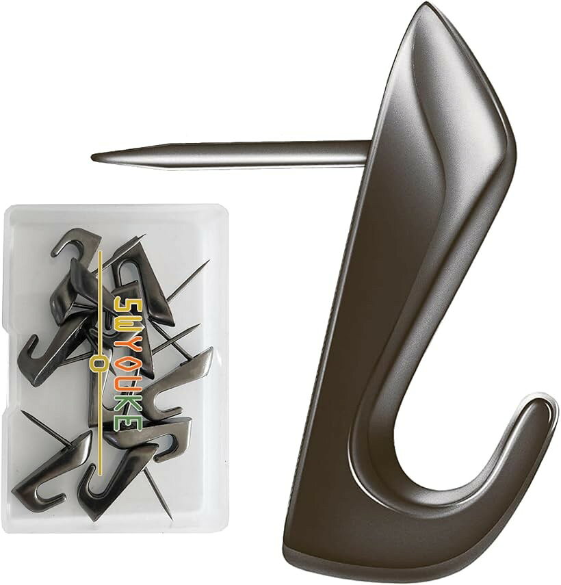 バリエーションコード : 2bj3xpftn6商品コード2bj3xvokh0商品名画鋲 フック 10個入 石膏ボード フック ピンフック 壁掛け フック 耐荷重 約9kg おしゃれ 壁 傷つけない 強力 跡が残らない 目立たないブランド5WYOUKEカラー10個入1.「セット内容」10個入り。金属製、強固で長持ち。ガンブラック。便利な収納ケース付き。最大耐荷重約9kg、強力。フォトフレームの掛けたり、カレンダーの挂けたりするだけでなく、特別な日やクリスマス、ハロウィンなどの季節的な飾りを壁に手軽に飾ることが可能になります。2. 「デザインと実用性を兼ね備えた」: 高光沢、高装飾性、高級感があり、かつ軽量。取り外しは非常に簡単で、小さなピンホールが残るだけ。壁へのダメージは抑えられます。色は、壁や家具、装飾品の全体に調和する黒を選び、目立たず、美しさと統一感を持たせました。3. 「耐久性に優れた材質」: 高品質の亜鉛合金製で、壁掛けは非常に安定しており、壊れにくく耐久性があります。さらに、簡単に腐食したり錆びたりしません。4. 「多目的ユース」: 強力なプッシュ式フックで、絵画、油絵、時計、カレンダー、掃除道具、リュック、帽子、ホワイトボードなどを簡単に掛けることができます。5. 「広範な適用性」: 石膏ボード、ベニヤ板、コルクボードなどに最適な壁掛けフック。コンクリートやセラミックの壁には使用できません。写真立て、カレンダー、額縁、時計、鍵などをかけることができます。自宅でもオフィスでも使用可能です。※ 他ネットショップでも併売しているため、ご注文後に在庫切れとなる場合があります。予めご了承ください。※ 品薄または希少等の理由により、参考価格よりも高い価格で販売されている場合があります。ご注文の際には必ず販売価格をご確認ください。※ 沖縄県、離島または一部地域の場合、別途送料の負担をお願いする場合があります。予めご了承ください。※ お使いのモニタにより写真の色が実際の商品の色と異なる場合や、イメージに差異が生じることがあります。予めご了承ください。※ 商品の詳細（カラー・数量・サイズ 等）については、ページ内の商品説明をご確認のうえ、ご注文ください。※ モバイル版・スマホ版ページでは、お使いの端末によっては一部の情報が表示されないことがあります。すべての記載情報をご確認するには、PC版ページをご覧ください。商品名：ピンフック/画鋲フック重量制限：約9 キログラム取り付けタイプ：壁取り付け取付場所：木、石膏ボード、ベニヤ入数：10個カラー：ガンブラック特徴：耐久、多機能、取付け簡単＊この画鋲フックは多目的に使用でき、写真立て、カレンダー、鍵、ハサミ、台所道具など、さまざまなものを掛けるのに便利です。自宅やオフィス、キッチン、玄関、学習室など、あらゆる場所で活用できます。ただし、セメントやセラミックの壁には使用しないでください。＊取り付けは非常に簡単で、壁によって、手で押したり、ハンマーで叩いたりするだけです。＊壁へのダメージを軽減しながら、美しい黒色が全体の調和と統一感を提供します。＊収納ボックス付き。日常生活の壁掛け収納ニーズを簡単に解決し、収納や持ち運びに非常に便利です。＊ご使用の際はフック先端の鋭さに注意し、怪我をしないようにしてください。また、お子様には触らせないでください。