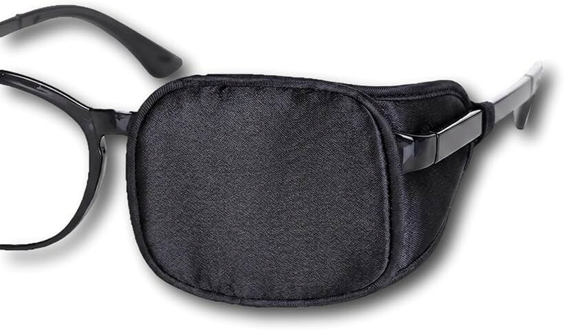 バリエーションコード : 2brnhf2s8k商品コード2brnfdusls商品名シルク アイパッチ 眼鏡用 斜視対応 右目 左目 両目用ブランドENN LLCカラーブラック「快適な装着感」この眼帯は高品質なシルク素材を使用しており、柔らかく滑らかな手触りで、長時間の使用でも快適さを保ちます。通気性に優れ、肌に優しいため、敏感肌の方にも安心してご利用いただけます。「簡単な取り付け」スライド式のデザインにより、眼帯の取り付け・取り外しが簡単です。これにより、日常のアイケアや斜視のトレーニングを手軽に行うことができます。「しっかりとした保護」この眼帯は、メガネや目を圧迫せずにしっかりとカバーする設計です。水洗い可能で、繰り返し使用できるため、経済的で環境にも優しい選択です。＊モニターの環境により、色の見え方に若干差が生じる場合がございます。※ 他ネットショップでも併売しているため、ご注文後に在庫切れとなる場合があります。予めご了承ください。※ 品薄または希少等の理由により、参考価格よりも高い価格で販売されている場合があります。ご注文の際には必ず販売価格をご確認ください。※ 沖縄県、離島または一部地域の場合、別途送料の負担をお願いする場合があります。予めご了承ください。※ お使いのモニタにより写真の色が実際の商品の色と異なる場合や、イメージに差異が生じることがあります。予めご了承ください。※ 商品の詳細（カラー・数量・サイズ 等）については、ページ内の商品説明をご確認のうえ、ご注文ください。※ モバイル版・スマホ版ページでは、お使いの端末によっては一部の情報が表示されないことがあります。すべての記載情報をご確認するには、PC版ページをご覧ください。