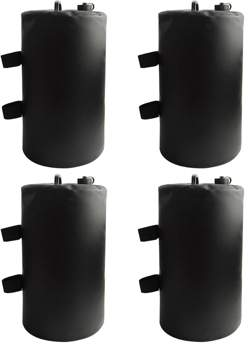 商品コード2bkt9cnh2w商品名テント 重り タープ 注水式 10L 4個セット 10L 折りたたみ キャンプ アウトドアブランドCOZENTAカラーブラック「優れた安定性と耐風性」水を入れてタープやテントのフレーム・脚部にテープで固定するだけで、風による浮き上がりや転倒を防止する注水式の屋外用ウエイトです。ペグダウンができないコンクリートやアスファルトの場所でもしっかりと設営をサポートします。「高耐久高頻度PVC素材」本体には破れにくく密閉性の高い高密度PVC素材を採用しています。さらに接合部には高周波溶着プロセスによるシームレス加工（熱圧着）を施しており、長期間使用しても水漏れや液漏れの心配がないタフな設計です。「折りたたみ設計で省スペース」使用後は水を抜くだけでコンパクトに平たく折りたたむことができます。従来の鋳物製やコンクリート製の重りと異なり、重量やかさばりに悩まされることなく、キャンプバッグや車のトランクへスマートに収納して持ち運べます。「工具不要の簡単セッティング」本体に延長・幅広仕様の強力テープが一体化しています。水を入れたら、テントやパラソル、看板のポール（支柱）に巻き付けるだけでしっかりとホールドでき、誰でも数秒で設置・撤去が完了します。「多用途な10リットル仕様」1個あたり満水時で約10kg（10L）の重量となり、ソロキャンプからマルシェ出店、家庭用サンシェードの固定まで幅広いシーンに最適です。上部にはしっかりとした持ち手（手提げハンドル）が頑丈に縫製されており、給水場所からの運搬もスムーズに行えます。※ 他ネットショップでも併売しているため、ご注文後に在庫切れとなる場合があります。予めご了承ください。※ 品薄または希少等の理由により、参考価格よりも高い価格で販売されている場合があります。ご注文の際には必ず販売価格をご確認ください。※ 沖縄県、離島または一部地域の場合、別途送料の負担をお願いする場合があります。予めご了承ください。※ お使いのモニタにより写真の色が実際の商品の色と異なる場合や、イメージに差異が生じることがあります。予めご了承ください。※ 商品の詳細（カラー・数量・サイズ 等）については、ページ内の商品説明をご確認のうえ、ご注文ください。※ モバイル版・スマホ版ページでは、お使いの端末によっては一部の情報が表示されないことがあります。すべての記載情報をご確認するには、PC版ページをご覧ください。