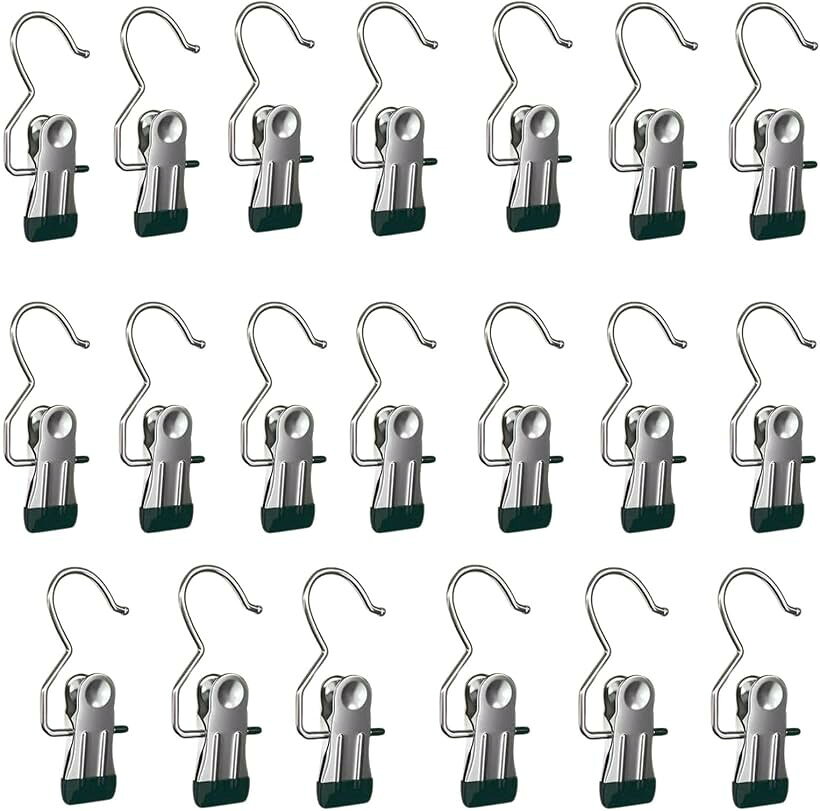 商品コード2bkhnxdodv商品名HOTQ クリップ 洗濯バサミ フック付き ステンレス 跡がつかない 洗濯ばさみ 強力 吊り下げ ピンチハンガー 衣类収納ブランドHOTQカラー黒サイズ等11.5 センチメートル1. 「衣類に優しい跡がつきにくい設計」 クリップの挟み口に滑り止め（ノンスリップ）加工を施しており、大切な衣類をしっかりホールドしながらも、挟み跡が残りにくい設計です。デリケートな衣類や、型崩れさせたくないお気に入りの服にも安心してお使いいただけます。2. 「サビに強く耐久性に優れたステンレス製」 高品質なステンレス素材を採用しているため、水濡れや湿気に強く、サビの発生を効果的に防ぎます。屋外での洗濯物干しはもちろん、浴室乾燥やキッチン、洗面所などの水回りでも長期間美しくご使用いただけます。3. 「省スペースで収納できるフック付き」 「挟む」と「掛ける」をこれ一つで同時にこなせるフック付きのクリップです。クローゼットのパイプや突っ張り棒、ハンガーラックにそのまま吊り下げられるため、限られたスペースを最大限に有効活用できます。4. 「強力なキープ力でマルチに大活躍」 コンパクトながらも挟む力が強く、厚手の靴下やジーンズ、帽子、マフラーなどの衣類から、キッチンでのレシピメモや開封済みのお菓子袋の密封、洗面所の洗顔料の吊り下げ収納まで、ご家庭内のあらゆるシーンで多用途に活躍します。5. 「整理整頓に便利な20個セット」 たっぷり使える20個入りで、統一感のあるスマートな収納スペースを作ることができます。シンプルでスタイリッシュなブラックカラー（黒）は、インテリアに馴染みやすく、クローゼットや見せる収納のレイアウトを美しく格上げします。サイズ全長約11.5cmx約2cm※ 他ネットショップでも併売しているため、ご注文後に在庫切れとなる場合があります。予めご了承ください。※ 品薄または希少等の理由により、参考価格よりも高い価格で販売されている場合があります。ご注文の際には必ず販売価格をご確認ください。※ 沖縄県、離島または一部地域の場合、別途送料の負担をお願いする場合があります。予めご了承ください。※ お使いのモニタにより写真の色が実際の商品の色と異なる場合や、イメージに差異が生じることがあります。予めご了承ください。※ 商品の詳細（カラー・数量・サイズ 等）については、ページ内の商品説明をご確認のうえ、ご注文ください。※ モバイル版・スマホ版ページでは、お使いの端末によっては一部の情報が表示されないことがあります。すべての記載情報をご確認するには、PC版ページをご覧ください。