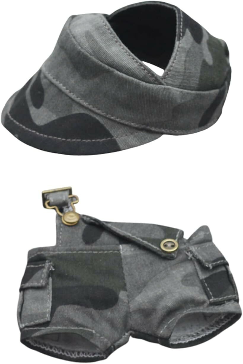 バリエーションコード : 2bk8knh913商品コード2bk8d41vi4商品名ぬい服 17cm ぬいぐるみ 耳出しハット オーバーオール 夏服 アーミー柄 迷彩柄 デニムブランドレタヤカラー迷彩色(サングラス無し)サイズ等フリーサイズ「サファリスタイルで夏のお出かけ」 17cmサイズミニフィギュアやドールにぴったりな、夏服サファリスタイルの着せ替え服セットです。アクティブな雰囲気を演出できるアーミー柄（迷彩柄）のデザインを取り入れており、日常の着替えから旅行のお供まで、あらゆるシーンでぬいぐるみの可愛さを引き立てます。お気に入りのぬい服を着せて一緒にお出かけすれば、いつものお散歩がさらに特別な思い出に変わります。「こだわりの耳出しハット」 セットに含まれる帽子は、キャラクターの愛らしい耳をふさがずにすっきりと出すことができる耳出しハット仕様です。夏用として涼しげに被せられる軽やかな質感が魅力で、日差しを遮るような本格的なサファリ感を演出します。ぬいぐるみの頭の形に優しくフィットする形状になっており、アーミー柄の格好よさとミニサイズならではのキュートさがマッチします。「着せやすいサスペンダーパンツ」 ボトムスには、シルエットの美しさと着せやすさを両立したサスペンダー付きのパンツ（ズボン）を採用しました。コンパクトな17cmサイズに合わせたデザインになっており、指先での細かな作業がしやすいよう、ぬいぐるみの体を傷つけることなくスムーズに着替えができる仕様です。しっかりとしたデニム調の生地感でありながらごわつきがなく、ぬいぐるみの愛らしいフォルムを崩しません。サスペンダーのラインが、小さなズボンの可愛いアクセントになります。「カジュアルなデニムオーバーオール」 こなれ感のあるデニム素材を取り入れたワンショルダーのオーバーオールスタイルは、どんなミニフィギュアにも合わせやすいカジュアルコーディネートです。小さなサイズでありながらステッチやパーツの配置に工夫を凝らし、ぬいぐるみの愛らしさを引き出します。他のぬい服とも組み合わせやすく、着せ替えの幅が広がります。「選べる緑系のカメレオンカラーのサングラス」 セットの仕上げとして全体を引き締めるのが、個性的でおしゃれなミニチュアサングラスです。初夏の爽やかな日差しに映える美しい緑系のカメレオンカラーを採用し、角度や光の当たり方によって表情を変えるニュアンスのある輝きを楽しめます。17cmサイズにフィットする専用設計で、サファリスタイルのアクティブな雰囲気を一気に格上げします。いつもの表情にちょっぴりクールでやんちゃな魅力をプラスできる、こなれ感抜群のファッションアイテムです。※ 他ネットショップでも併売しているため、ご注文後に在庫切れとなる場合があります。予めご了承ください。※ 品薄または希少等の理由により、参考価格よりも高い価格で販売されている場合があります。ご注文の際には必ず販売価格をご確認ください。※ 沖縄県、離島または一部地域の場合、別途送料の負担をお願いする場合があります。予めご了承ください。※ お使いのモニタにより写真の色が実際の商品の色と異なる場合や、イメージに差異が生じることがあります。予めご了承ください。※ 商品の詳細（カラー・数量・サイズ 等）については、ページ内の商品説明をご確認のうえ、ご注文ください。※ モバイル版・スマホ版ページでは、お使いの端末によっては一部の情報が表示されないことがあります。すべての記載情報をご確認するには、PC版ページをご覧ください。