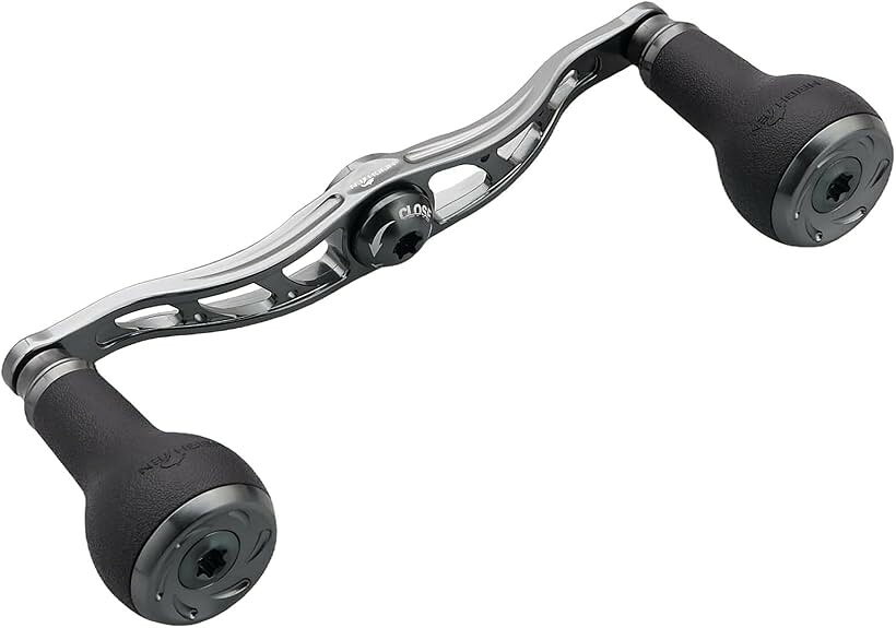 バリエーションコード : 2bk51d98v3商品コード2bk51iykf8商品名リール ハンドル TPE製ノブ搭載 シマノ ダイワ アブガルシア ベイトリール TPE Arch SeriesブランドHEIGHTENカラーダークグレー＆ブラック - 変色なしサイズ等120mm「サイズ」直径27mm TPE製ノブ、航空アルミ製ハンドル軸心距離105mm/115mm/120mm。「105mm総重」50g(センターナット含む)「115mm総重」52g(センターナット含む)「120mm総重」54g(センターナット含む)「130mm総重」55g(センターナット含む) 「素材」ノブ-TPE＆航空アルミ、ハンドル-航空アルミ。「105mm付属品」4x7mmセンターナット2個、5x8mmセンターナット2個、DAIWA STEEZセンターナット1個、転換スリーブ1個、レンチ1個。「115/120/130mm付属品」4x7mmセンターナット2個、5x8mmセンターナット2個、6角ワッシャー 6個(取付部4x7mm、5x8mm)、レンチ1個。「適応機種」取付部4x7mm、5x8mmのDAIWA， SHIMANO， ABU GARCIAのベイトリールに適用。※ 他ネットショップでも併売しているため、ご注文後に在庫切れとなる場合があります。予めご了承ください。※ 品薄または希少等の理由により、参考価格よりも高い価格で販売されている場合があります。ご注文の際には必ず販売価格をご確認ください。※ 沖縄県、離島または一部地域の場合、別途送料の負担をお願いする場合があります。予めご了承ください。※ お使いのモニタにより写真の色が実際の商品の色と異なる場合や、イメージに差異が生じることがあります。予めご了承ください。※ 商品の詳細（カラー・数量・サイズ 等）については、ページ内の商品説明をご確認のうえ、ご注文ください。※ モバイル版・スマホ版ページでは、お使いの端末によっては一部の情報が表示されないことがあります。すべての記載情報をご確認するには、PC版ページをご覧ください。