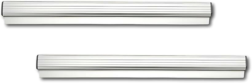 バリエーションコード : 2bk8t53jwp商品コード2bk851wk2o商品名伝票ホルダー オーダークリッパー 伝票差し 穴あけ不要 強力粘着テープ 壁掛け 飲食店 厨房 オフィス 業務用ブランドENN LLCカラーシルバーサイズ等30cmx2本セット「強固にホールドするのに、片手でサッと抜ける」 内部に組み込まれたガラス玉が伝票を押さえつける「重力設計」を採用。複数枚の紙をしっかり挟んで落とさない保持力がありながら、横へのスライドや下への取り外しは片手でスムーズに行えるという、相反する操作性を両立させています。「「手抜き」な設置作業が、美しい仕上がりを生む」 壁への面倒なドリルでの穴あけやネジ止めは一切不要です。背面に予め貼られている強力なナノテープの赤い保護フィルムを剥がして壁に押し付けるだけ。一見すると「手抜き」とも思えるほど簡単な設置方法でありながら、壁を傷つけずスマートに固定できます。「極薄0.2cmのアルミがもたらす、存在感の無さとタフさ」 厚さわずか約0.2cmのアルミニウム合金を採用。空間に溶け込む主張の少ないスタイリッシュなシルバーデザインでありながら、電解処理による高い耐久性と汚れの落ちやすさを兼ね備え、ハードな厨房環境でも長期間耐え抜きます。「アナログな紙の整列が、直感的な効率化を生む」 伝票を重ねて挟めるため、限られたスペースを無駄なく活用できます。あえてアナログな紙伝票を一列に可視化し「見える化」することで、ピーク時の注文状況や優先順位をスタッフ全員が一目で把握できるようになり、店舗オペレーションの効率を飛躍的に向上させます。＊モニターの環境により、色の見え方に若干差が生じる場合がございます。※ 他ネットショップでも併売しているため、ご注文後に在庫切れとなる場合があります。予めご了承ください。※ 品薄または希少等の理由により、参考価格よりも高い価格で販売されている場合があります。ご注文の際には必ず販売価格をご確認ください。※ 沖縄県、離島または一部地域の場合、別途送料の負担をお願いする場合があります。予めご了承ください。※ お使いのモニタにより写真の色が実際の商品の色と異なる場合や、イメージに差異が生じることがあります。予めご了承ください。※ 商品の詳細（カラー・数量・サイズ 等）については、ページ内の商品説明をご確認のうえ、ご注文ください。※ モバイル版・スマホ版ページでは、お使いの端末によっては一部の情報が表示されないことがあります。すべての記載情報をご確認するには、PC版ページをご覧ください。