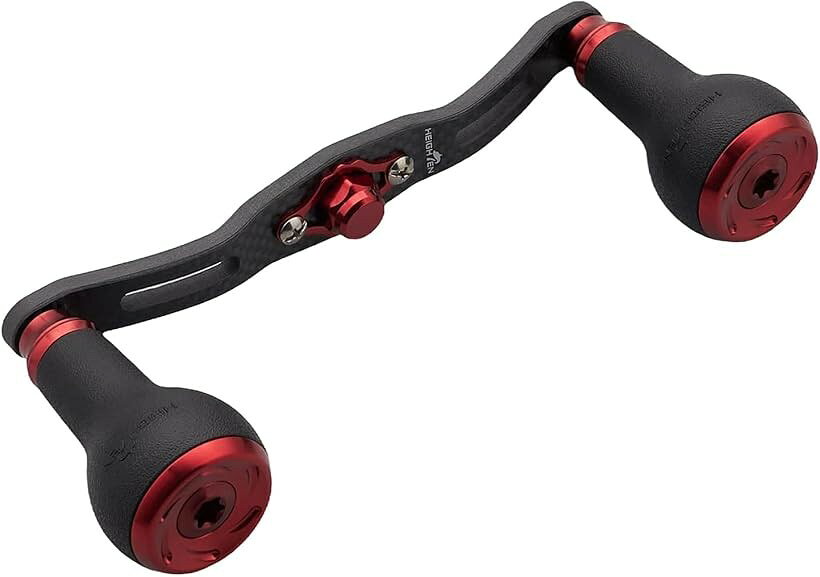 バリエーションコード : 2bk51i2r4c商品コード2bk5wp514y商品名リール ハンドル TPE製 ノブ搭載 シマノ SHIMANO対応 ダイワ DAIWA対応 アブ Abu対応 ベイトリール Carbon TPE SeriesブランドHEIGHTENカラーブラック＆ワインレッド - 変色なしサイズ等110mm「特徴」軸芯距離110mm/120/130mmカーボンハンドル、厚さ4mmの1.5K炭素布のハンドル軽くて更に強度アップ。直径27mmのTPE製で人体工学デザインの握る感抜群のノブ搭載、滑り難い、冷たくない、清潔し易い。「サイズ」ハンドル軸心距離110mm/120mm/130mm、ノブ直径27mm、高さ49mm 「総重」48g/49g/51g「素材」ハンドル - 1.5K炭素布のカーボン、ノブ - TPE＋70航空アルミ。「リールハンドル付属品」4x7mmセンターナット2個、5x8mmセンターナット2個、転換スリープ1個。「適応機種」取付部4x7mm、5x8mmのDAIWA， SHIMANO， ABU GARCIAのベイトリールに適用。※ 他ネットショップでも併売しているため、ご注文後に在庫切れとなる場合があります。予めご了承ください。※ 品薄または希少等の理由により、参考価格よりも高い価格で販売されている場合があります。ご注文の際には必ず販売価格をご確認ください。※ 沖縄県、離島または一部地域の場合、別途送料の負担をお願いする場合があります。予めご了承ください。※ お使いのモニタにより写真の色が実際の商品の色と異なる場合や、イメージに差異が生じることがあります。予めご了承ください。※ 商品の詳細（カラー・数量・サイズ 等）については、ページ内の商品説明をご確認のうえ、ご注文ください。※ モバイル版・スマホ版ページでは、お使いの端末によっては一部の情報が表示されないことがあります。すべての記載情報をご確認するには、PC版ページをご覧ください。