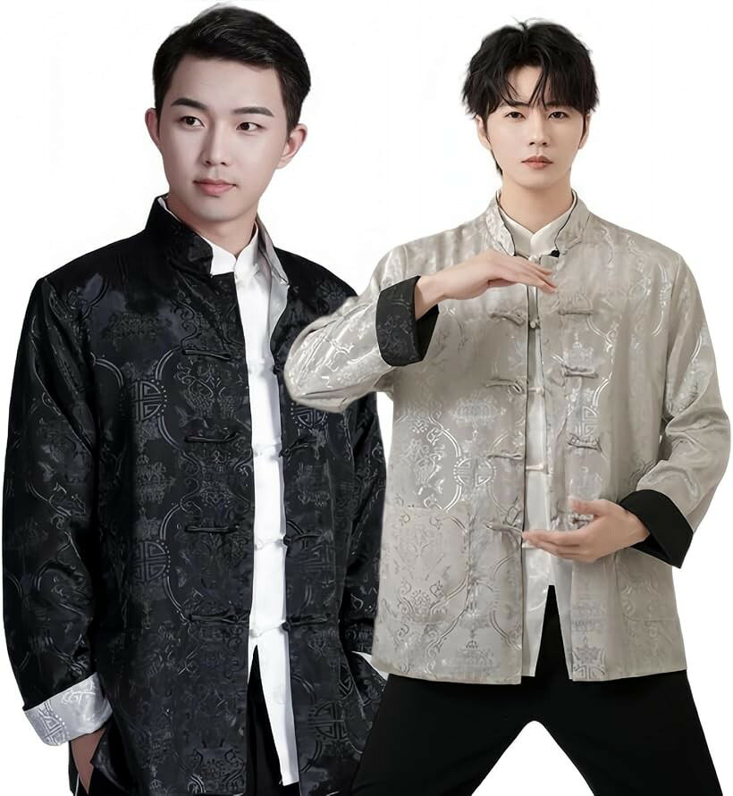 バリエーションコード : 2brvg4d3r2商品コード2brvg2ttqv商品名チャイナ服 メンズ シャツ カンフー服 男性 チャイナドレス 長袖 コスプレ コスチューム 衣装 演舞服 ハロウィン 仮装 リバーシブルシャツ 太極拳 中華風 舞台 稽古着ブランドRTYOUTHカラーブラック/グレーサイズ等M中華風デザインが印象的なメンズ向けチャイナドレス。立ち襟とチャイナボタンが特徴の伝統的なデザインで、舞台衣装やコスプレ、イベント衣装として存在感を放つ一着です。中国風の雰囲気を取り入れた華やかなスタイルで、ハロウィンや文化祭、パーティー、演劇など幅広いシーンで活躍します。生地には上品な光沢のあるサテン素材を使用し、さりげない織り柄模様が高級感を演出。滑らかな肌触りで着心地が良く、軽くて動きやすい仕上がりになっています。演舞や舞台パフォーマンスでも動きを妨げにくく、カンフーや太極拳などの中華風演舞衣装としてもおすすめです。男性が着用しやすいゆったりとしたシルエットで、コスプレ初心者でも気軽に中華風スタイルを楽しめます。シンプルながらも存在感があり、写真撮影やSNS投稿にも映えるデザイン。舞台やイベントの衣装としてはもちろん、テーマパーティーや撮影用コスチュームとしても人気です。ハロウィン仮装、文化祭、演劇、舞台衣装、カンフー・太極拳の練習着、イベントコスプレなど幅広く活躍するメンズチャイナ服。中華風ファッションが好きな方や、個性的なコスチュームを探している方にもおすすめの一着です。商品は2回の検品を行い、二重包装で丁寧に梱包しております。「素材」サテン生地（ポリエステル） 「セット内容」上衣のみ 「カラー」グリーン x ブラック、ブラック x グレー、ブルー x ゴールド 「サイズ」S / M / L ＊＊S：着丈約70cm / 胸囲約104cm / ウェスト約104cm / 肩幅約45cm / 袖丈約63cm（目安体重：約50～57kg） / ＊M：着丈約71cm / 胸囲約108cm / ウェスト約108cm / 肩幅約46cm / 袖丈約64cm（目安体重：約57～65kg）/ ＊L：着丈約73cm / 胸囲約112cm / ウェスト約112cm / 肩幅約47cm / 袖丈約65cm（目安体重：約65～72kg）＊採寸は手作業のため若干の誤差が生じる場合があります。撮影環境やモニター設定により、実際の商品と色味が多少異なる場合があります。予めご了承ください。※ 他ネットショップでも併売しているため、ご注文後に在庫切れとなる場合があります。予めご了承ください。※ 品薄または希少等の理由により、参考価格よりも高い価格で販売されている場合があります。ご注文の際には必ず販売価格をご確認ください。※ 沖縄県、離島または一部地域の場合、別途送料の負担をお願いする場合があります。予めご了承ください。※ お使いのモニタにより写真の色が実際の商品の色と異なる場合や、イメージに差異が生じることがあります。予めご了承ください。※ 商品の詳細（カラー・数量・サイズ 等）については、ページ内の商品説明をご確認のうえ、ご注文ください。※ モバイル版・スマホ版ページでは、お使いの端末によっては一部の情報が表示されないことがあります。すべての記載情報をご確認するには、PC版ページをご覧ください。