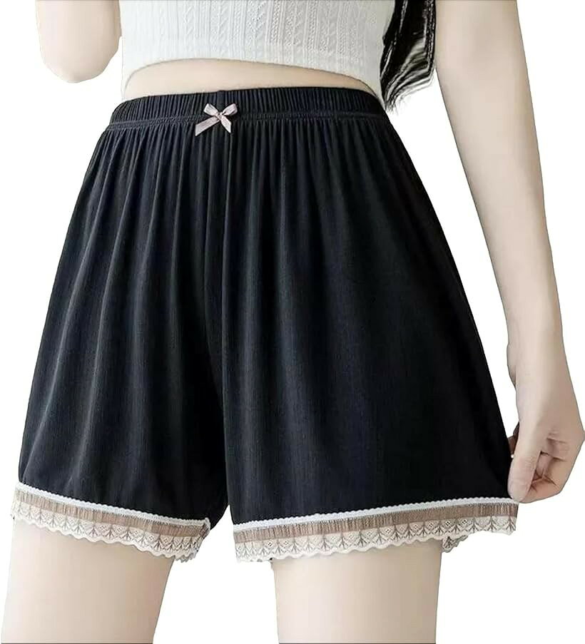 バリエーションコード : 2bkt6nknty商品コード2bkt4yytsj商品名ペチ パンツ レディース インナー 透け防止 コート ルームウェア ショート 下着 見せパン 3分丈 人気 可愛い お洒落 ペチコート レース 透けない 部屋着 静電気 防止 ウエスト ゴム ショーツ 吸汗 速乾ブランドReiLuanaカラーブラックサイズ等L＊ コンセプト:インナーとしても部屋着としても。欲しかった「可愛い」と「安心」を一 枚に。お気に入りのスカートやワンピースを着るとき、下着の透けやめくれが気になりませんか.このペチコート パンツは、そんな女性の悩みを解決しながら、思わず見せたくなるような裾レースとリボンをあしらった お洒落なデザインインナーです。ルームウェア(ショートパンツ)としても使える万能仕様。＊ ディテールへのこだわり ・こだわりレース: 裾の切り替え部分には、安っぽく見えないこだわりの透かしレースを採用。大人っぽ さと可愛さを両立。・フロントリボン: さりげない小さなサテン調リボンが、着用するたびに気分を上げてくれます。・綺麗なギャザー: ウエスト下に施された細かなタックが、生地に豊かな表情を与え、ふんわりとした穿 き心地を生み出します。「上品な裾レース＆大人可愛いリボン」 裾口にあしらわれた繊細で上品なレースが、フェミニンさを引き立てる大人のペチパンツです。フ ロントにはワンポイントのミニリボンを配置し、シンプルながらも可憐なデザインに仕上げまし た。見せるインナー(見せパン)としても、お部屋でのリラックスタイムのお供としてもマルチに 活躍します。「スカートの透け防止＆安心の3分丈」 薄手のワンピースやスカートの下に着用することで、気になる下着の透けやライン浮きをしっかり とブロックします。風が吹いたときのめくれ対策や、Yラインのカバー、さらにはタイツやストッ キングとの摩擦による静電気防止にも最適。デイリーユースに手放せない1枚です。「ストレスフリーなウエストゴム＆ゆったり美ライン」 ウエスト部分には伸縮性に優れたソフトな幅広ゴムを採用。お腹を締め付けず、長時間の着用や就 寝時でもリラックスして過ごせます。程よいギャザー・タック入りでヒップラインにゆとりを持た せ、体のラインを拾いすぎない美しいシルエットを実現しました。「ふんわり柔らかな極上の肌触り」 肌に優しく馴染む、吸汗・通気性に優れた柔らか素材を使用。サラッとした質感で蒸れにくく、夏 の汗ばむ季節の不快感を軽減します。敏感肌の方にもおすすめの、なめらかで軽い着心地です。「選べる定番3カラー＆選べるサイズ展開」 コーディネートに合わせやすい定番の「ブラック」「ベージュ」「ホワイト」の3色をご用意。サ イズは「M」「L」の2サイズ展開で、ご自身の体型やフィット感の好みに合わせてお選びいただけ ます。洗い替え用に色違いで揃えるのもおすすめです。※ 他ネットショップでも併売しているため、ご注文後に在庫切れとなる場合があります。予めご了承ください。※ 品薄または希少等の理由により、参考価格よりも高い価格で販売されている場合があります。ご注文の際には必ず販売価格をご確認ください。※ 沖縄県、離島または一部地域の場合、別途送料の負担をお願いする場合があります。予めご了承ください。※ お使いのモニタにより写真の色が実際の商品の色と異なる場合や、イメージに差異が生じることがあります。予めご了承ください。※ 商品の詳細（カラー・数量・サイズ 等）については、ページ内の商品説明をご確認のうえ、ご注文ください。※ モバイル版・スマホ版ページでは、お使いの端末によっては一部の情報が表示されないことがあります。すべての記載情報をご確認するには、PC版ページをご覧ください。＊ サイズ・Mサイズ: ウエスト 約58-75cm / ヒップ 約90-98cm / 推奨体重 42-52kg・Lサイズ: ウエスト 約64-85cm / ヒップ 約96-105cm / 推奨体重 52-65kg＊伸縮性のある素材のため、ゆったり着用したい方はワンサイズ上をおすすめします。「素材」100% 合繊