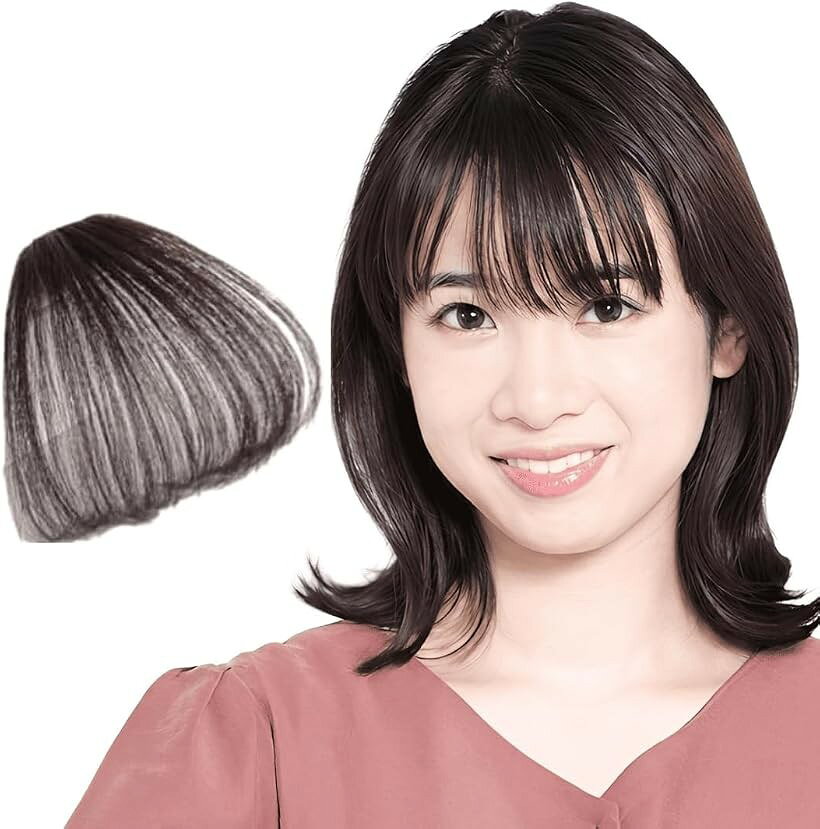 バリエーションコード : 2b94o62cnu商品コード2b94o696v9商品名前髪ウィッグ 部分ウィッグ 総手植え 人毛100％ 前髪 ポイントウィッグ エクステンション エクステ 白髪隠し かつら 部分かつらブランドルスブリラーレ (Luce brillare)カラーナチュラルブラックサイズ等丸型前髪がうまく決まらない時、式典や発表会、写真撮影等であなたをより魅力的にするつけ前髪です。この前髪ウィッグをつけることでお好みの自然な前髪にヘアセットすることが出来ます「セット内容」(1)状態：新品未使用品。前髪ウィッグx1「商品詳細」(2)サイズ：前髪13cm 厚さ0.3cm　(3)重さ：約5.3g　(4)カラー：ナチュラルブラック （全部で4種類カラーございます）　(5)対象 レディース 女性 男性 プレゼント ギフト 祖父 祖母「3つの特徴」(6)特徴：「手織りステルス加工」はシームレスな境目を実現した技術で、境目まで髪に覆われている為バレにくいです。「C型の湾曲」より自然なボリュームアップができます。「通気性」六角形のメッシュで通気性のある裏地を実現。長時間の装着も蒸れゼロで快適です。ワンタッチ固定ピンで簡単に装着することが出来ます。「ヘアレンジも可能」(7)高級人毛100%採用の為、自毛と同様にヘアカット、ドライヤー、ヘアアイロン、ヘアセット等が可能です。3Dカットを施しておりますので、自然でバレにくいナチュラルな人毛ウィッグです。「お客様へお願い」 (8) ・染料でカラーリングしている為、匂いがする場合がございます。一度水洗いしてドライヤー等で乾かして頂けますと匂いが取り除かれる場合がございます。複雑に編み込んでいる為、髪がほつれやすくなっております。毛量を多くしておりますので、ほつれ部位はハサミで切って微調整頂けますようお願い致します。「人生を変える」 (9)突発的な場面でどうしよう？例えば、急な冠婚葬祭・同窓会・帰省・婚活・友人との久しぶりの再会。髪が薄くなり始めたどうしよう？例えば、通勤・オンライン会議・営業。※ 他ネットショップでも併売しているため、ご注文後に在庫切れとなる場合があります。予めご了承ください。※ 品薄または希少等の理由により、参考価格よりも高い価格で販売されている場合があります。ご注文の際には必ず販売価格をご確認ください。※ 沖縄県、離島または一部地域の場合、別途送料の負担をお願いする場合があります。予めご了承ください。※ お使いのモニタにより写真の色が実際の商品の色と異なる場合や、イメージに差異が生じることがあります。予めご了承ください。※ 商品の詳細（カラー・数量・サイズ 等）については、ページ内の商品説明をご確認のうえ、ご注文ください。※ モバイル版・スマホ版ページでは、お使いの端末によっては一部の情報が表示されないことがあります。すべての記載情報をご確認するには、PC版ページをご覧ください。