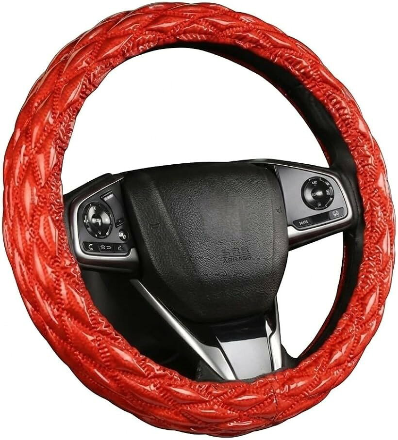 バリエーションコード : 2bki881vyw商品コード2bki8tw8vr商品名ネディオ 普通車 車 軽自動車 ハンドルカバー ハンドル ステアリングカバー カバー 3トン 2トン車ハンドルカバーブランドNEDIOカラーレッドサイズ等47「愛車を上質な空間へ。輝く光沢と極上の握り心地を放つエナメルキルトカバー」 存在感のあるエナメル調の高品質PUレザーに、立体感あふれるキルティング加工を施した高級感あふれるステアリングカバーです。軽自動車・普通車から、中型・大型トラック、バスまで対応する豊富な「5サイズ＆4カラー」をラインナップ。車内の雰囲気をガラッと格上げするドレスアップ効果はもちろん、毎日の運転をより快適でスタイリッシュにサポートします。「おすすめポイント＆製品特長（箇条書き）」 高級感溢れるエナメルキルトデザイン： こだわりの光沢と立体的なダブルステッチ縫製が、落ち着いた大人の車内空間を演出。カジュアルな軽自動車からプロ仕様の大型トラックまで、内装の格がワンランク上がります。手になじむソフトな握り心地＆太さ： 柔らかくしなやかなPUレザー素材を採用。適度な厚みが加わることで長距離ドライバーの運転疲労を軽減し、抜群の操作感を実現します。ズレを防ぐ安全な滑り止め構造： カバーの内側には高密度の高品質ゴム素材を採用。ハンドルとの隙間をなくしてしっかりと密着・固定し、走行中の不意なズレや滑りを徹底的に防ぎます。オールシーズン快適（耐熱・耐寒）： 真夏の炎天下でハンドルが熱く焼けるのを防ぎ、真冬の凍えるような冷たさからも手を守ります。季節を問わず、一年中いつでも安心して快適にハンドルを握れます。サッと拭くだけの簡単お手入れ： 汚れや水に強いPU素材のため、万が一汚れてもウェットティッシュや固く絞った布でサッと表面を拭き取るだけで、すぐに美しい光沢がよみがえります。「サイズ＆カラーバリエーション」 お車のハンドルの外径（直径）を測定し、適合するサイズと好みのカラーをお選びください。選べる5サイズ（通常丸型・O型用）： 38 cm： 軽自動車、コンパクトカー、一般普通車 など 40 cm / 42 cm： 軽トラック、ミニバン、2tトラック（LMなど） など 45 cm / 47 cm： 大型トラック（2HS・2Lクラス）、4tトラック、大型ダンプ、大型バス など 選べる4カラー：ブラック（黒） / レッド（赤） / ブルー（青） / ピンク「主な対応車種（38cmサイズの例）」 軽自動車： N-BOX / タント / ムーヴ / ハスラー / ワゴンR / スペーシア / デイズ など コンパクト・普通車： プリウス / アクア / ヤリス / フィット / ノート / フリード / セレナ など ＊40cm以上のサイズは、各トラックメーカー（いすゞ、日野、三菱ふそう、UDトラックス等）のハンドル外径に適合します。必ず事前に実車サイズをご確認ください。「ご購入前・ご使用上の注意事項」 必ず事前に対象車の「ハンドル外径（外側の直径）」を実際に測定の上、正しいサイズをご購入ください。型式や年式、グレード、ハンドルの太さによって適合サイズが異なる場合があります。形状の確認： 本製品は真円形（通常の丸型ハンドル）専用です。D型（下部が平らなタイプ）や特殊形状のハンドルには装着できません。お取り付けについて： 安全性を考慮し、ズレないようかなりタイト（きつめ）に設計されています。装着時はハンドル上部から徐々に力を入れて引っ張るようにして被せてください（工具は不要です）。運転中の取付け・取外しは大変危険ですので絶対におやめください。また、運転前に緩みがないか必ず安全を確認してから走行してください。※ 他ネットショップでも併売しているため、ご注文後に在庫切れとなる場合があります。予めご了承ください。※ 品薄または希少等の理由により、参考価格よりも高い価格で販売されている場合があります。ご注文の際には必ず販売価格をご確認ください。※ 沖縄県、離島または一部地域の場合、別途送料の負担をお願いする場合があります。予めご了承ください。※ お使いのモニタにより写真の色が実際の商品の色と異なる場合や、イメージに差異が生じることがあります。予めご了承ください。※ 商品の詳細（カラー・数量・サイズ 等）については、ページ内の商品説明をご確認のうえ、ご注文ください。※ モバイル版・スマホ版ページでは、お使いの端末によっては一部の情報が表示されないことがあります。すべての記載情報をご確認するには、PC版ページをご覧ください。