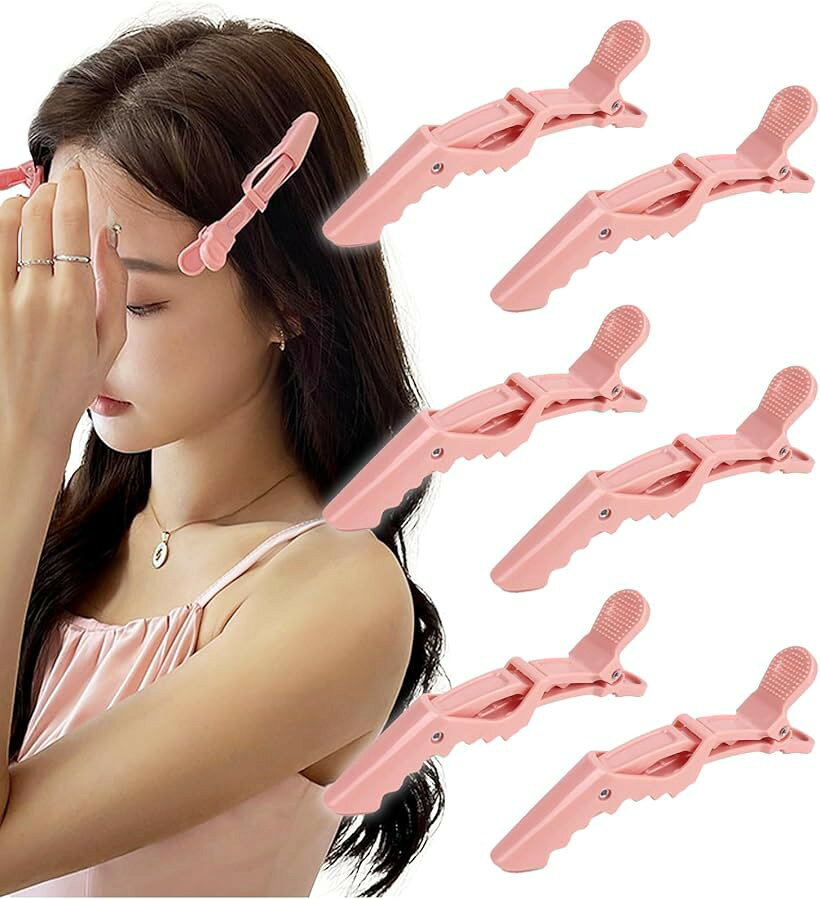 バリエーションコード : 2b9y5lfihx商品コード2b9y5r2iw3商品名ワニクリップ ヘアクリップ ダッカール 髪留め 6本ブランドHerbeluemily(ハベルミリィ)カラーピンク「しっかりまとまるワニクリップ」普通のヘアクリップと比べてホールド力抜群。髪の量関係なくしっかりキャッチ。どんな髪質の方にもお使いいただけるクリップです。「使いやすさに特化したデザイン」指にフィットするデザインで滑りにくく、特殊な構造でしっかり固定できるクリップ。ブローやカラーリングなど、ヘアスタイリング時に大活躍。「様々なシーンで大活躍」洗顔、メイク、ヘアセット、自宅でのヘアカット、ヘアカラー、スタイリング時の髪留めとして、美容院、勉強、仕事などでもご使用いただけます。「プレゼントや贈り物にもおすすめ」ベーシックで使いやすい黒から、おしゃれなカラーまで豊富に揃えました。ご使用のシーンなどに合わせてお好みのカラーをお選びいただけます。「商品仕様」約11.5cmx約1.5cmx約4cm※ 他ネットショップでも併売しているため、ご注文後に在庫切れとなる場合があります。予めご了承ください。※ 品薄または希少等の理由により、参考価格よりも高い価格で販売されている場合があります。ご注文の際には必ず販売価格をご確認ください。※ 沖縄県、離島または一部地域の場合、別途送料の負担をお願いする場合があります。予めご了承ください。※ お使いのモニタにより写真の色が実際の商品の色と異なる場合や、イメージに差異が生じることがあります。予めご了承ください。※ 商品の詳細（カラー・数量・サイズ 等）については、ページ内の商品説明をご確認のうえ、ご注文ください。※ モバイル版・スマホ版ページでは、お使いの端末によっては一部の情報が表示されないことがあります。すべての記載情報をご確認するには、PC版ページをご覧ください。