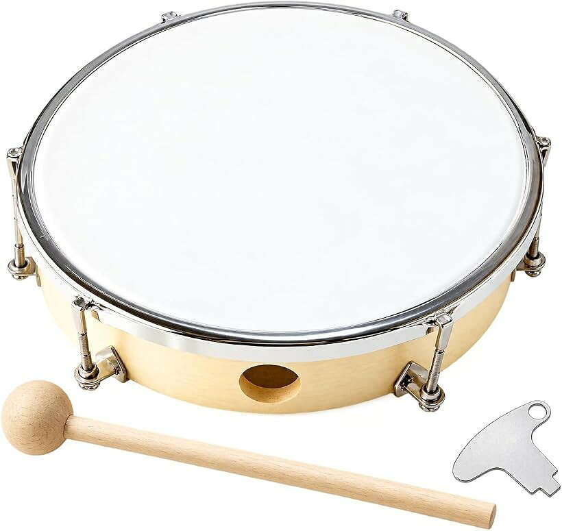 商品コード2bkdfot6cw商品名MONOSTORE 太鼓 応援太鼓 バチ付き 25cm 運動会 応援グッズ 打楽器 演奏 発表会ブランドMONOSTORE運動会や体育祭の応援を、もっと熱く盛り上げる太鼓。手に取りやすい25cmサイズで、バチ付きだから届いたらすぐに使えます。応援グッズとしてチームにリズムを送り、観客席がひとつになるような高揚感のある時間を演出します。音楽の授業や学校行事にも取り入れやすい打楽器です。叩いて音を鳴らすシンプルな楽器なので、リズムを刻んだり合奏に加えたりと使い方はいろいろ。発表会やクラブ活動など、みんなで演奏を楽しみたい場面にも活躍します。スポーツ応援や試合で声援にリズムを加えたいときにも便利。体育館から屋外イベントまで持ち出しやすく、声だけとはひと味違う盛り上がりをプラスします。体育の活動やチームイベントなど、気持ちをひとつにしたいシーンを音で後押しします。ドラムのようにリズムを刻んだり、行事の盛り上げ役として使ったり、季節を問わず幅広い場面で活躍。シンプルな形状で扱いやすく、学校からイベントまで気軽に持ち出せます。叩くたびに響く音が、その場の空気をぐっと盛り上げます。サイズ：直径約25cm ／ 重量：約390g ／ セット内容：太鼓x1・バチx1・チューニングキーx1 ／ ＊モニターの環境により、色の見え方に若干差が生じる場合がございます。※ 他ネットショップでも併売しているため、ご注文後に在庫切れとなる場合があります。予めご了承ください。※ 品薄または希少等の理由により、参考価格よりも高い価格で販売されている場合があります。ご注文の際には必ず販売価格をご確認ください。※ 沖縄県、離島または一部地域の場合、別途送料の負担をお願いする場合があります。予めご了承ください。※ お使いのモニタにより写真の色が実際の商品の色と異なる場合や、イメージに差異が生じることがあります。予めご了承ください。※ 商品の詳細（カラー・数量・サイズ 等）については、ページ内の商品説明をご確認のうえ、ご注文ください。※ モバイル版・スマホ版ページでは、お使いの端末によっては一部の情報が表示されないことがあります。すべての記載情報をご確認するには、PC版ページをご覧ください。＊本商品はお子さま向けの玩具として設計されており、楽器のような正確な音階やチューニングを保証するものではありません。あらかじめご理解のうえご購入ください。
