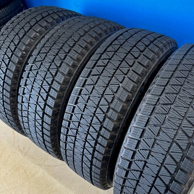 中古タイヤ　中古　スタッドレスタイヤ　215/70R16　スタッドレスタイヤ　ブリヂストン　BLIZZAK　DM-V3　215/70/16　4本　中古　タイヤ 【2020年製造】　【中古】