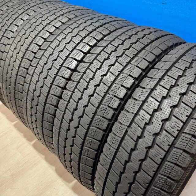 中古タイヤ　中古スタッドレス　225/70R16 117/115 L LT　ダンロップ WINTER MAXX LT03M　スタッドレスタイヤ　225/70/16　6本　トラックタイヤ　トラックタイヤ　中古タイヤ　【2020年製造】