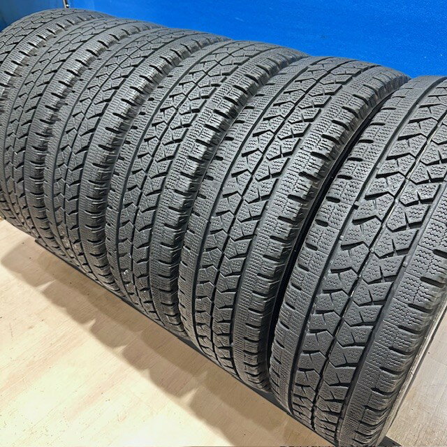 中古　スタッドレス　トラックタイヤ　225/75R16 118/116 L LT　ブリヂストン　BLIZZAK W979　スタッド..