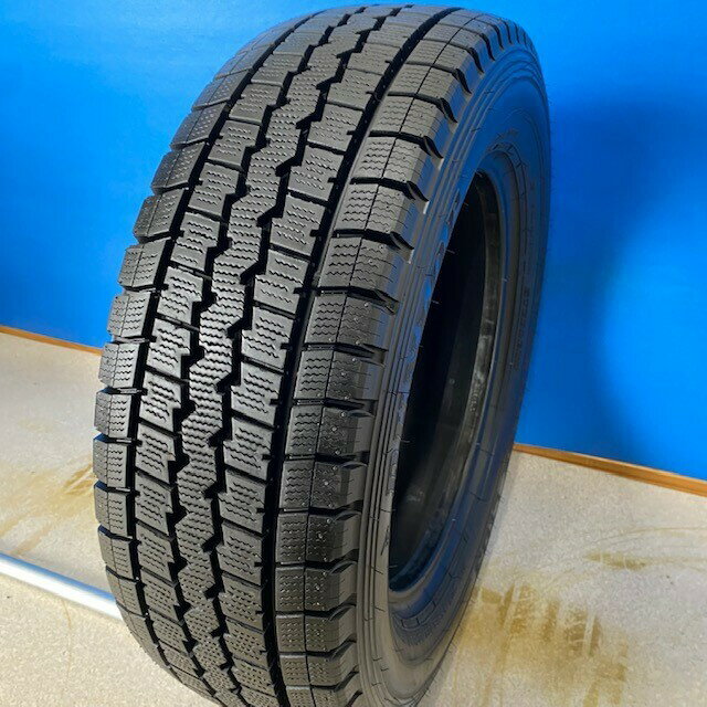 中古タイヤ　中古スタッドレス　205/70R17.5 115/113 L LT　ダンロップ　WINTER MAXX LT03M　スタッドレスタイヤ　205/70/17.5　1本　トラックタイヤ　中古　タイヤ　【2021年製造】　【中古】