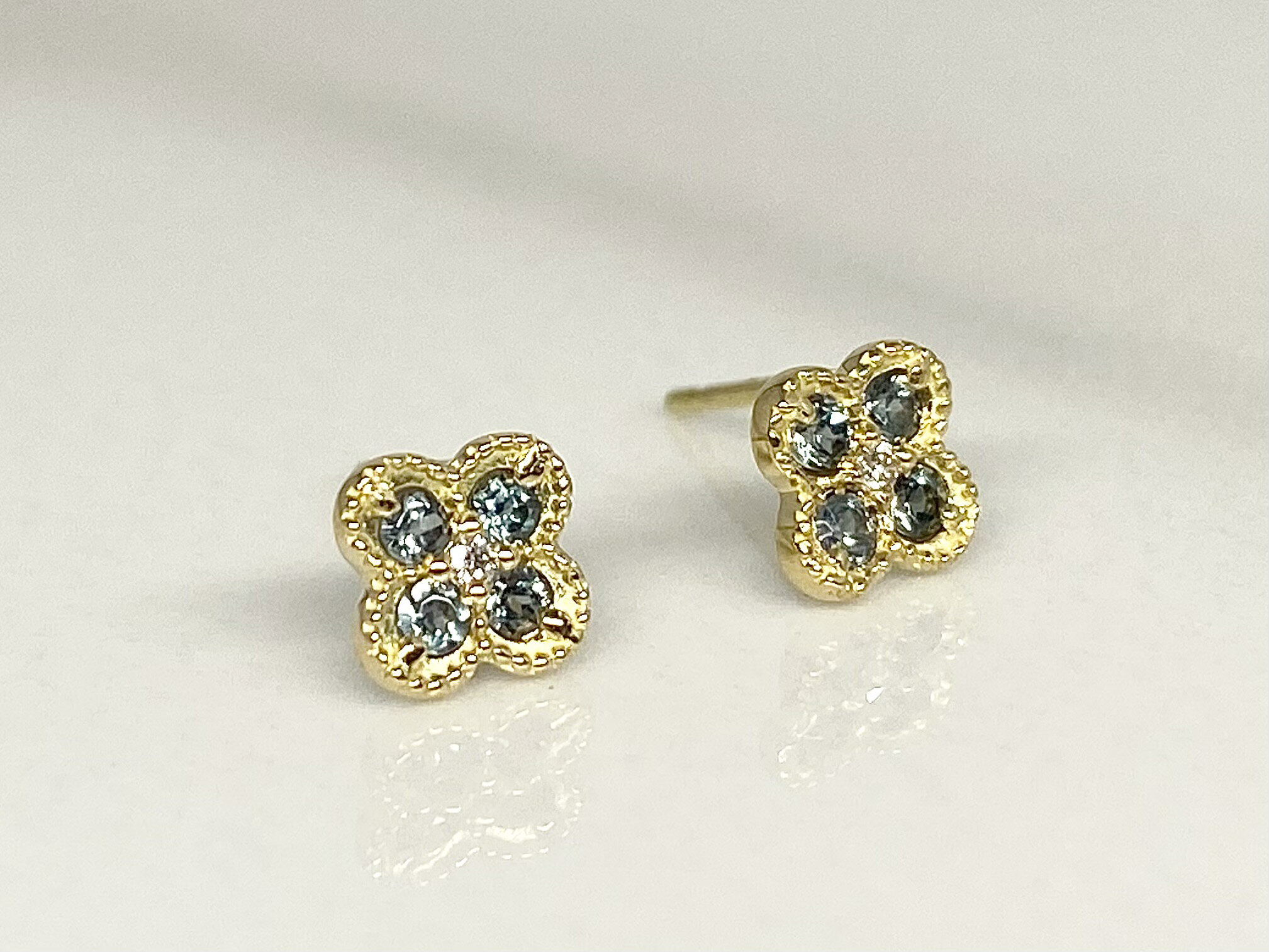 【アウトレット】 K18 カラーチェンジガーネット ピアス 天然 アレキタイプ ガーネット ピアス 両耳用 スタッドピアス 天然 18金 18k ゴールド ダイヤモンド ダイヤ クローバー 四つ葉 シンプル 1月 誕生石 ルース カラーストーン レディース ジュエリー 天然石