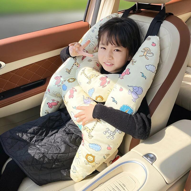 乐天商城 - 【初購入8％OFFクーポン】 車用 H 型ヘッドレスト 枕 子供用 車用 睡眠 安全 旅行用 枕 漫画柄 洗える 快適 ソフト ヘッドレスト 車内で快適に眠れるカー用品枕