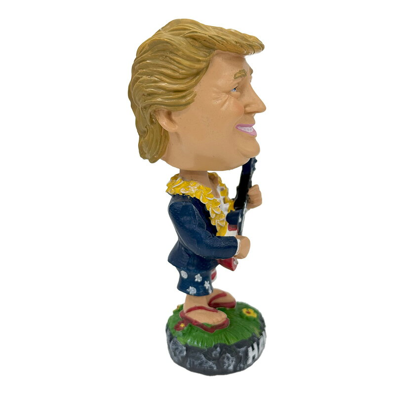 カー用品のホットロードタイヤのH11cm レジン製 ハワイ フィギュア 首振り 人形 USA お土産 トランプ大統領 ミニドール ウクレレ PickTheHawaii KC-MD-TPUK｜アングル2