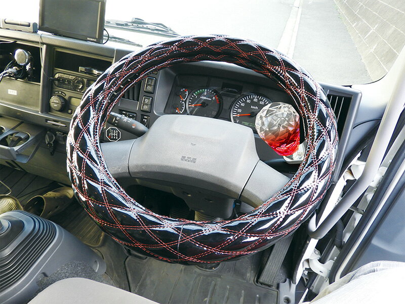 カー用品のホットロードタイヤの疲労軽減 片手操作 トラック用 大型車 長時間運転 ハンドルスピンナー JB レッド ハンドル28〜33mm対応 日本ボデーパーツ HSP-001｜アングル2