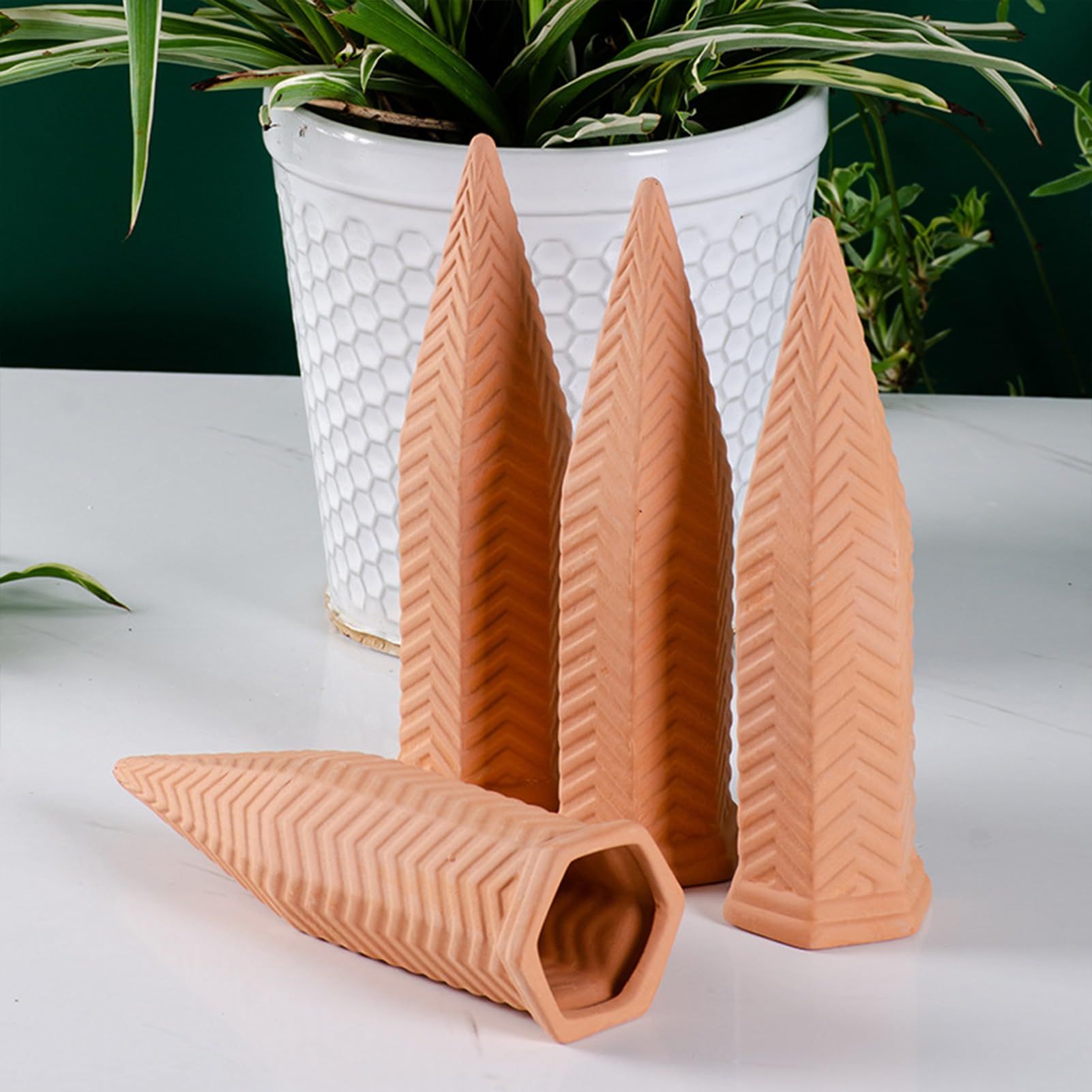 植物用自動給水器 植物給水器 - 4個セット テラコッタ ゆっくり給水 園芸 観葉植物 温室 花壇用 灌漑システム
