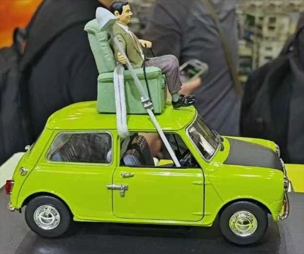 ミニカー　1/18　Mr.ビーン　ミニクーパー　ミスタービーン　フィギュア付き♪【限定予約商品】 3